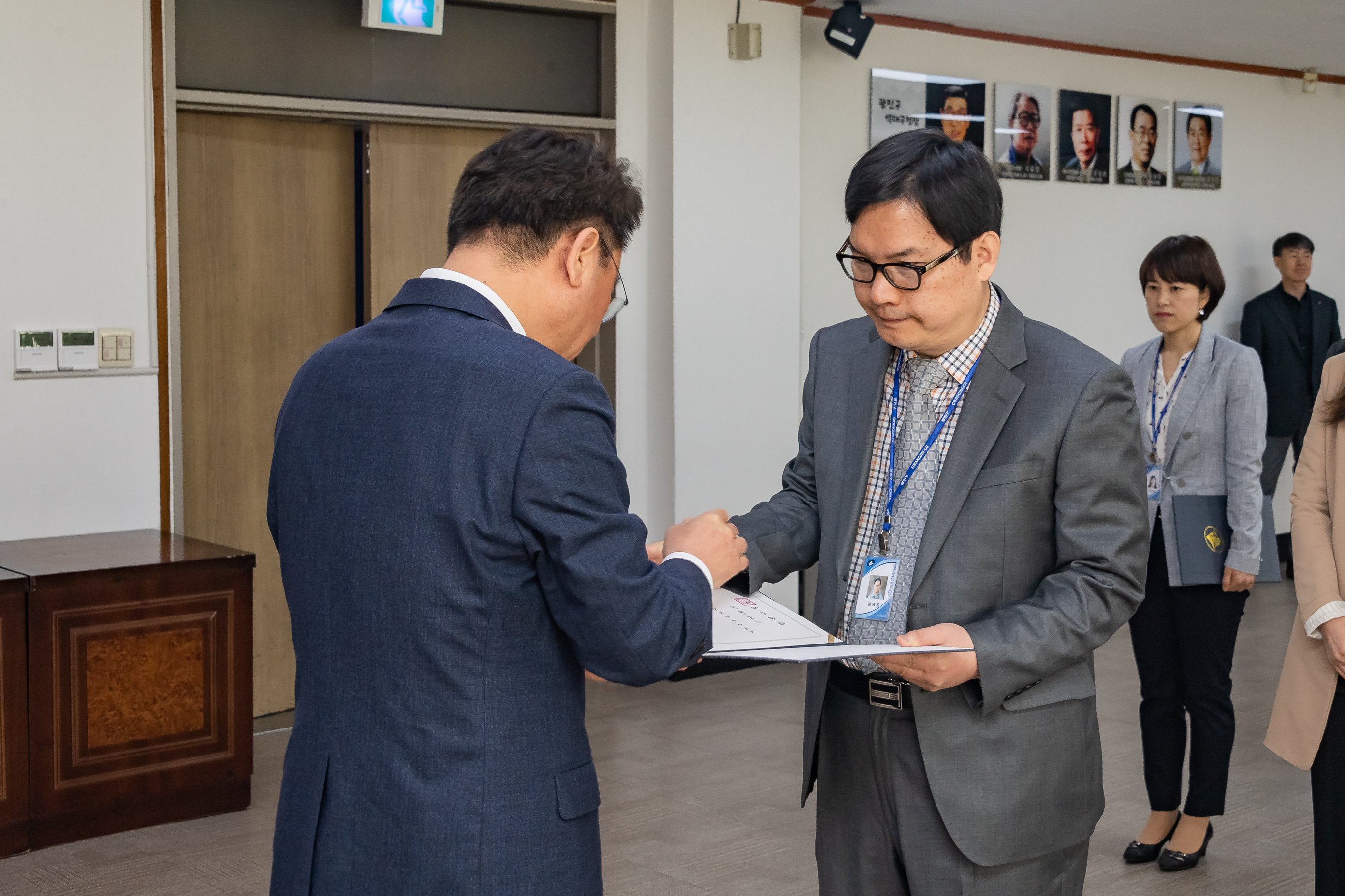 20190430-근속승진 및 복직자 발령장 수여식 20190430-28510_S_173530.jpg