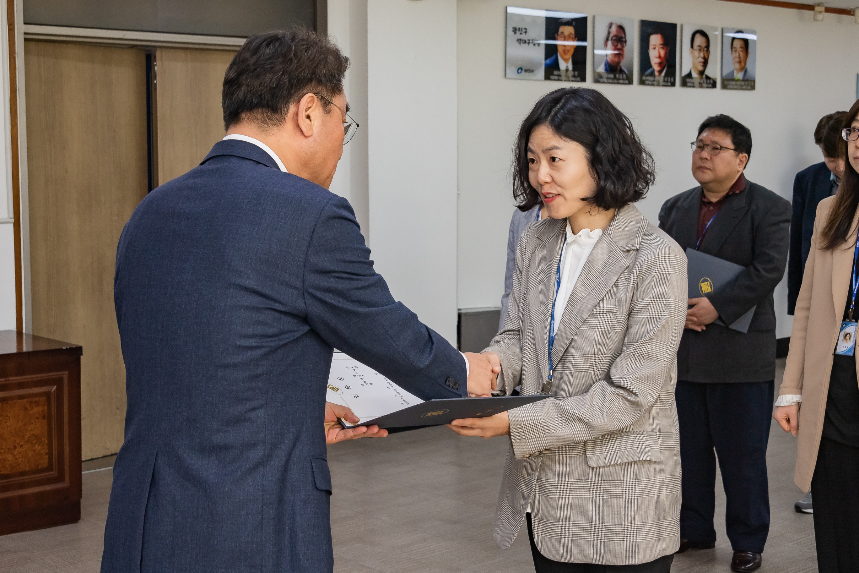 20190430-근속승진 및 복직자 발령장 수여식 20190430-28583_S_173535.jpg