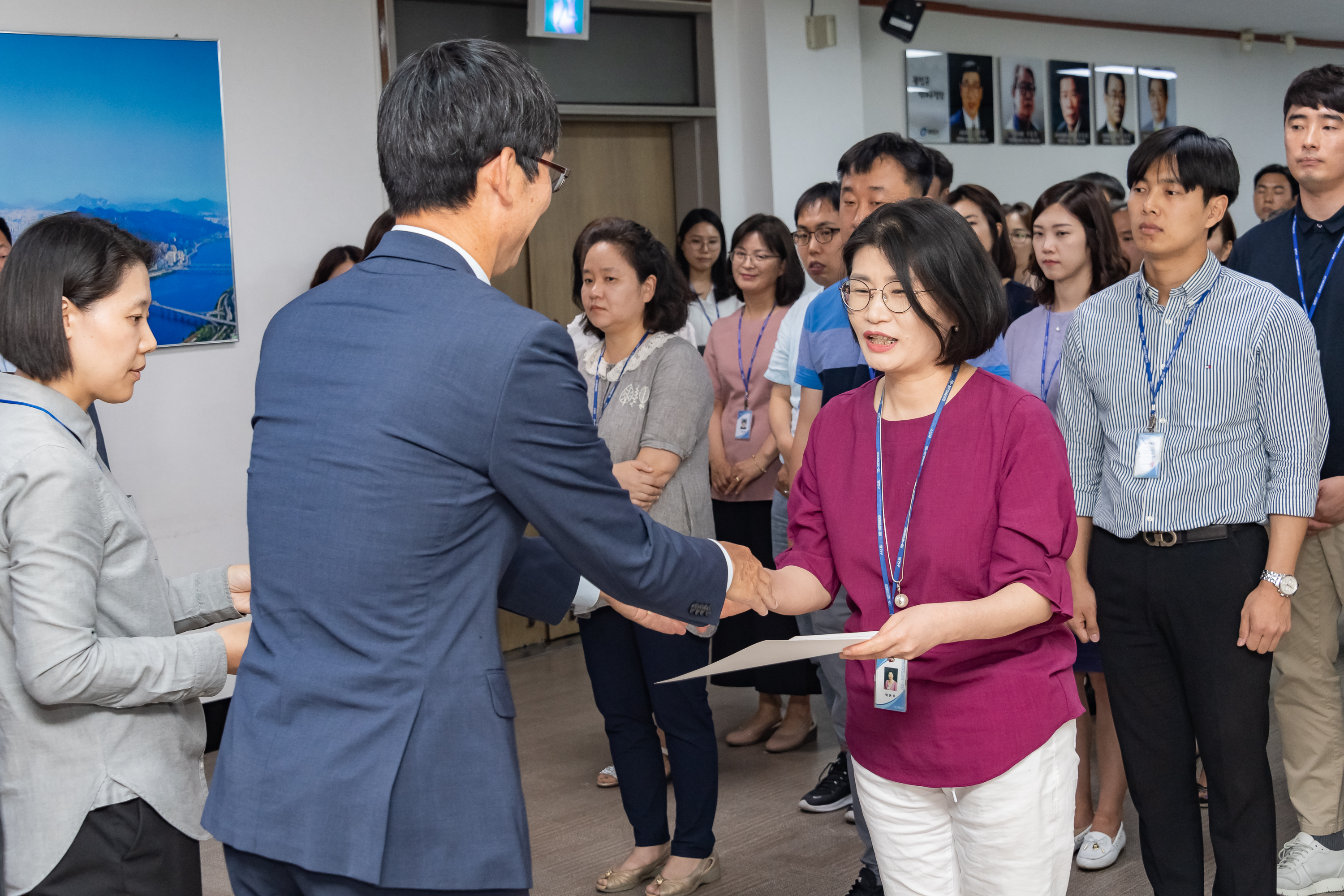 20190626-2019년 하반기 정기인사 발령장 수여식 20190626-84952_S_195659.jpg