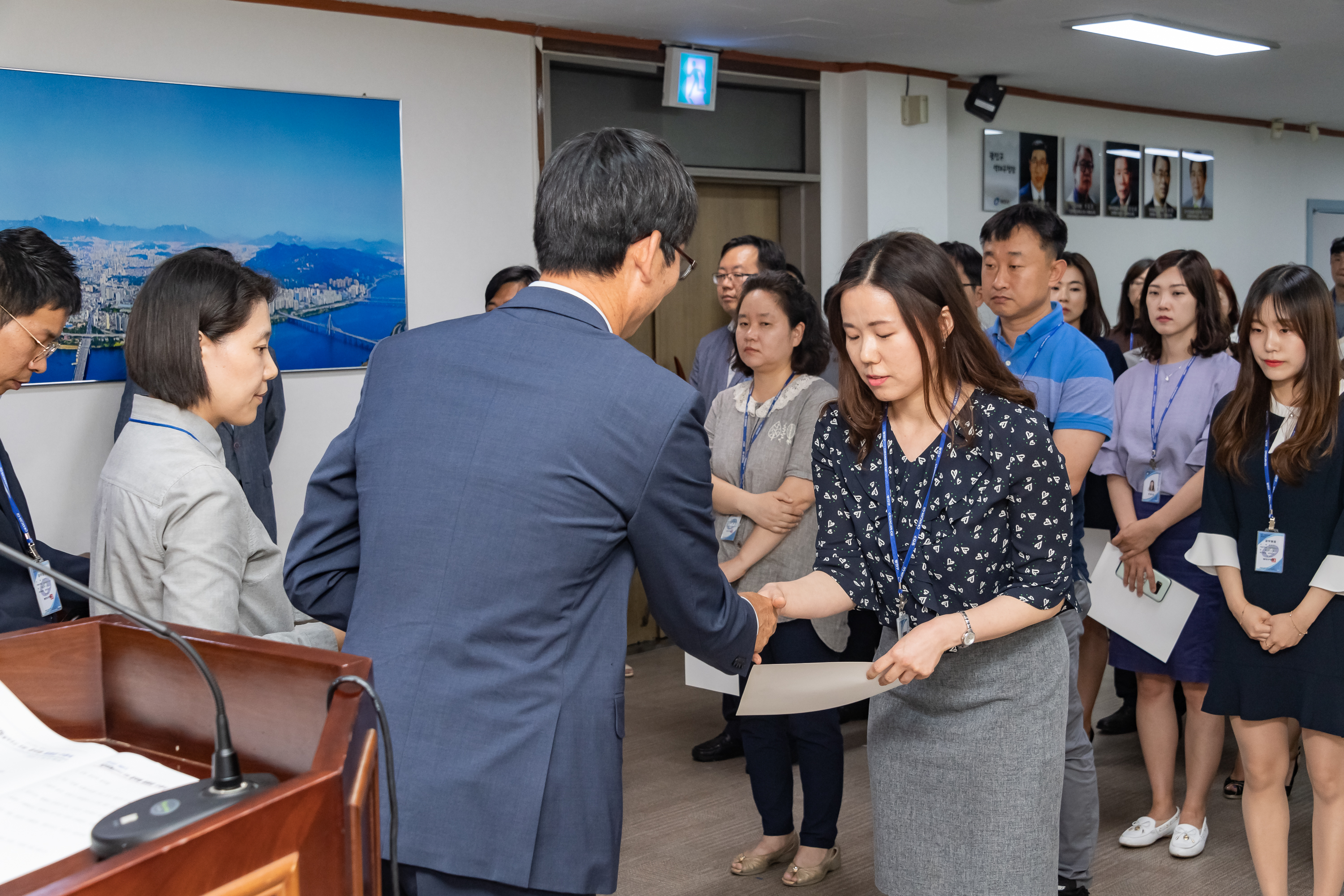 20190626-2019년 하반기 정기인사 발령장 수여식 20190626-85278_S_195749.jpg