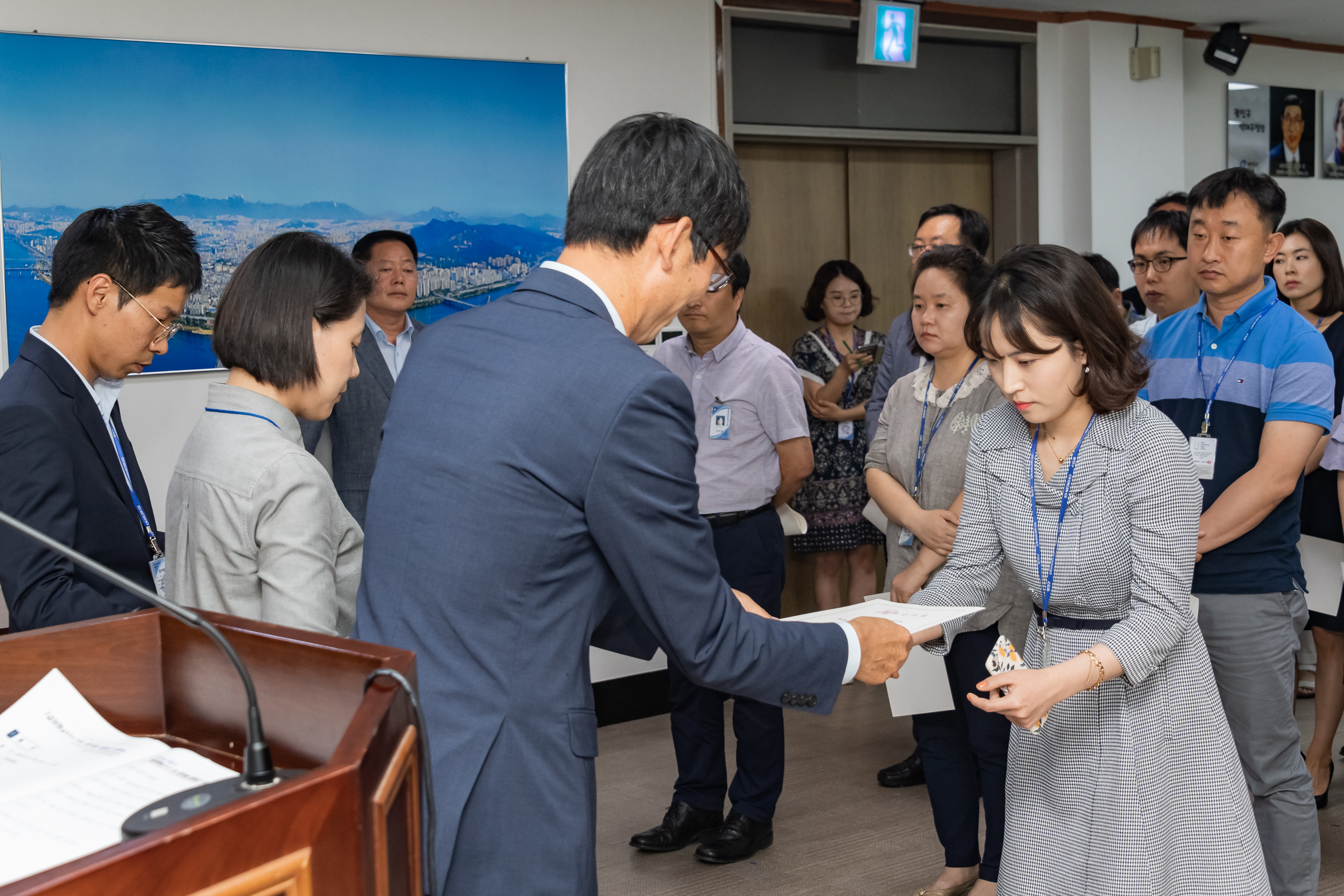 20190626-2019년 하반기 정기인사 발령장 수여식 20190626-85342_S_195759.jpg