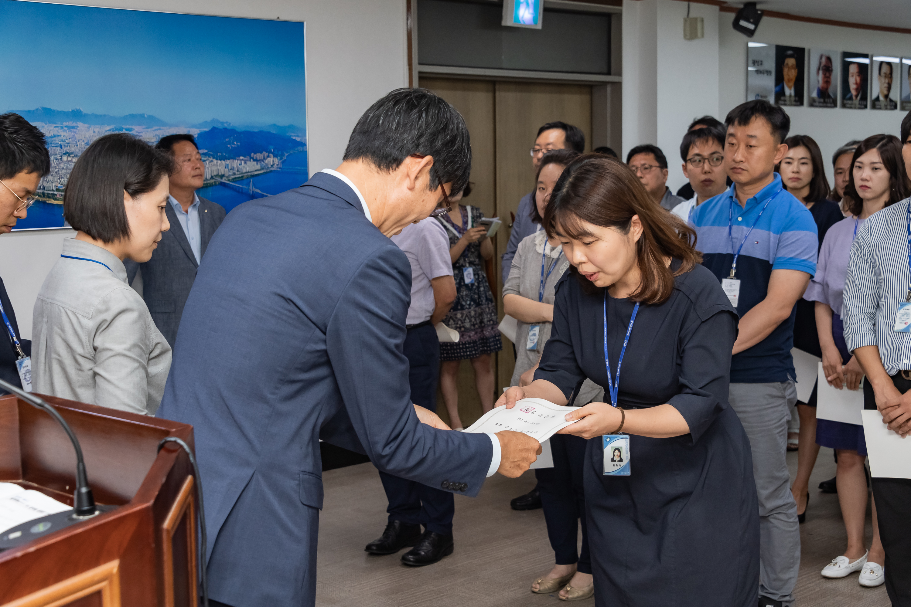 20190626-2019년 하반기 정기인사 발령장 수여식 20190626-85366_S_195802.jpg