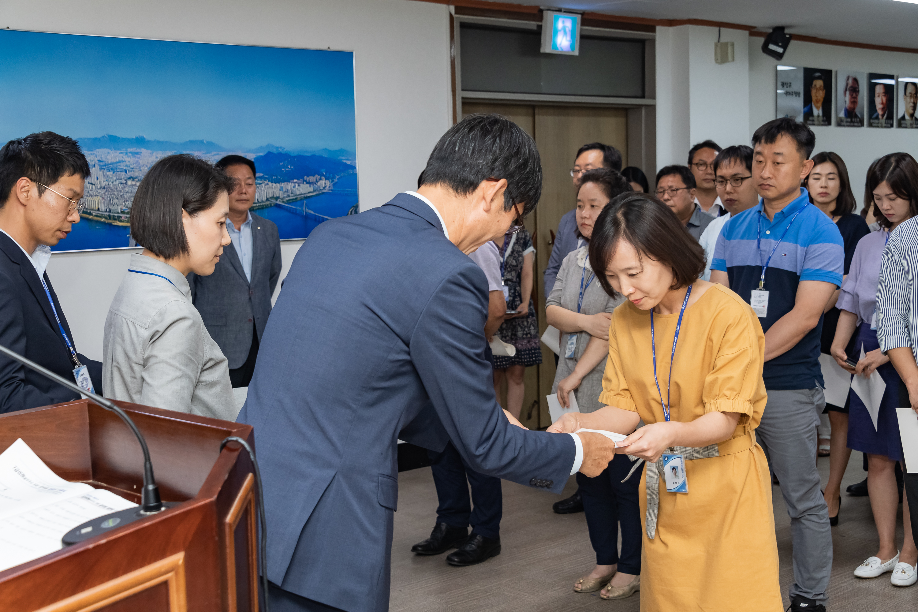 20190626-2019년 하반기 정기인사 발령장 수여식 20190626-85392_S_195805.jpg