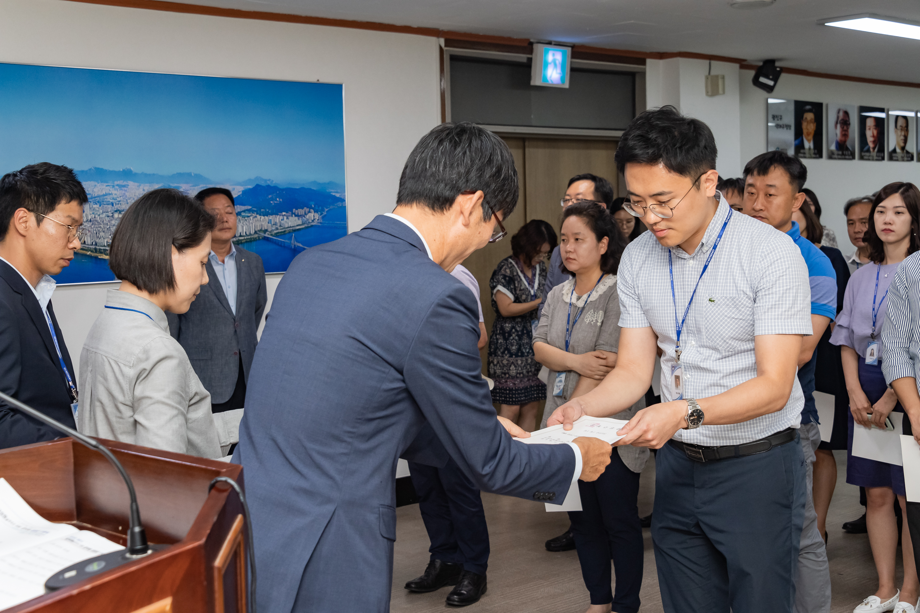 20190626-2019년 하반기 정기인사 발령장 수여식 20190626-85416_S_195808.jpg