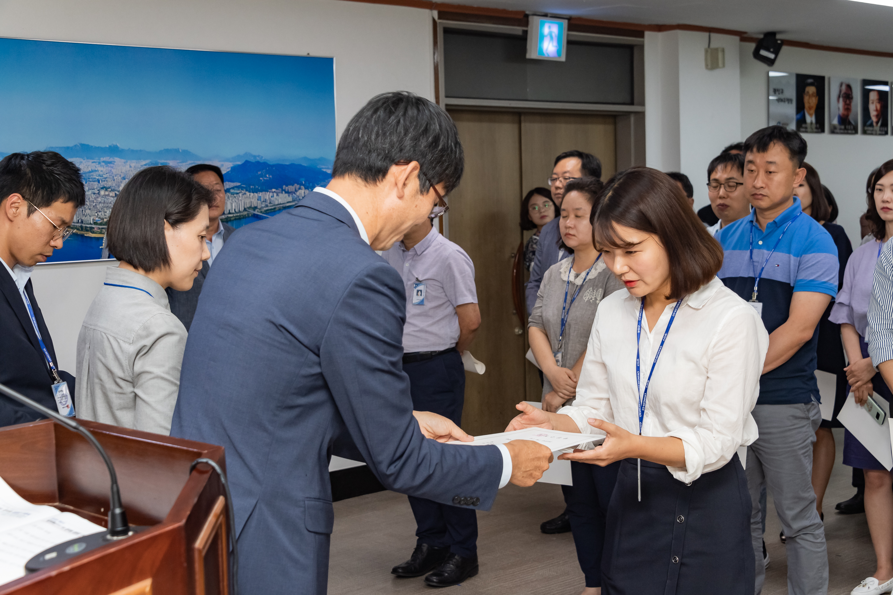 20190626-2019년 하반기 정기인사 발령장 수여식 20190626-85429_S_195809.jpg