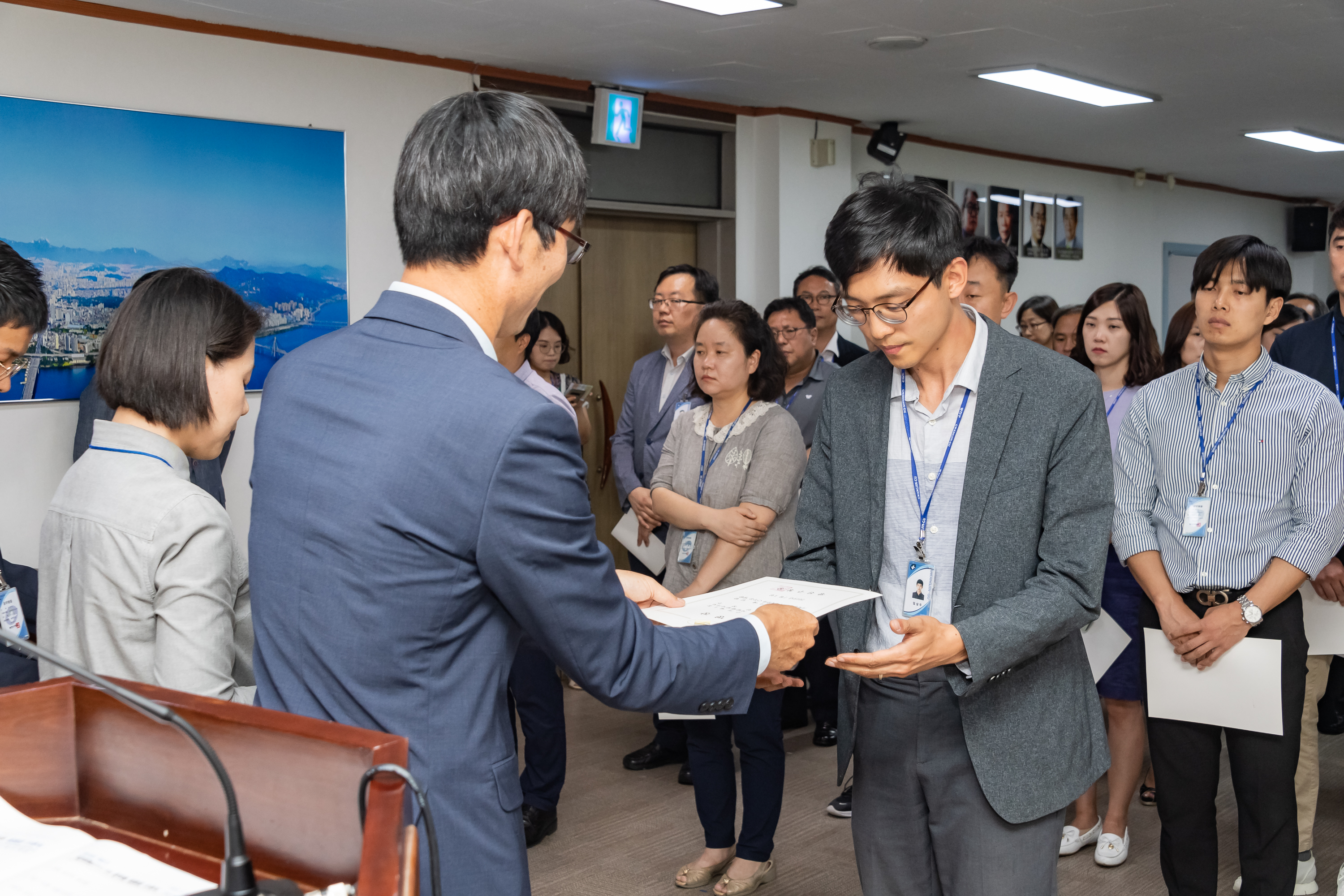 20190626-2019년 하반기 정기인사 발령장 수여식 20190626-85452_S_195812.jpg