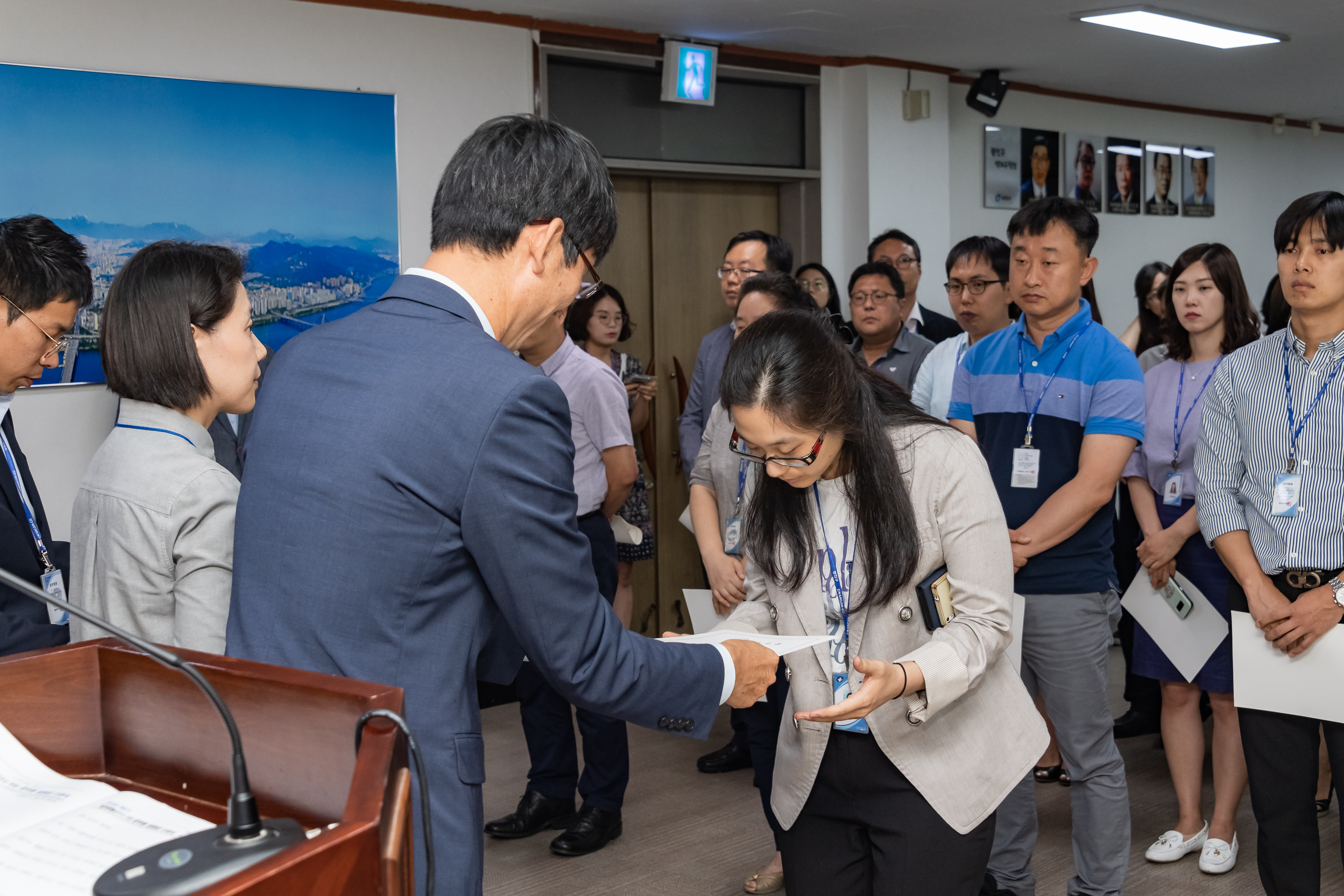 20190626-2019년 하반기 정기인사 발령장 수여식 20190626-85464_S_195813.jpg