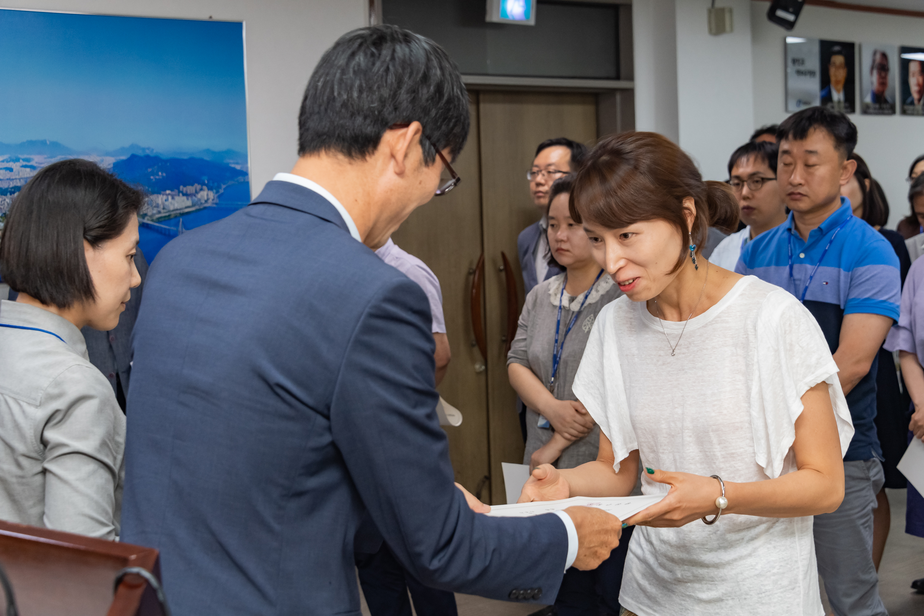 20190626-2019년 하반기 정기인사 발령장 수여식 20190626-85660_S_195839.jpg