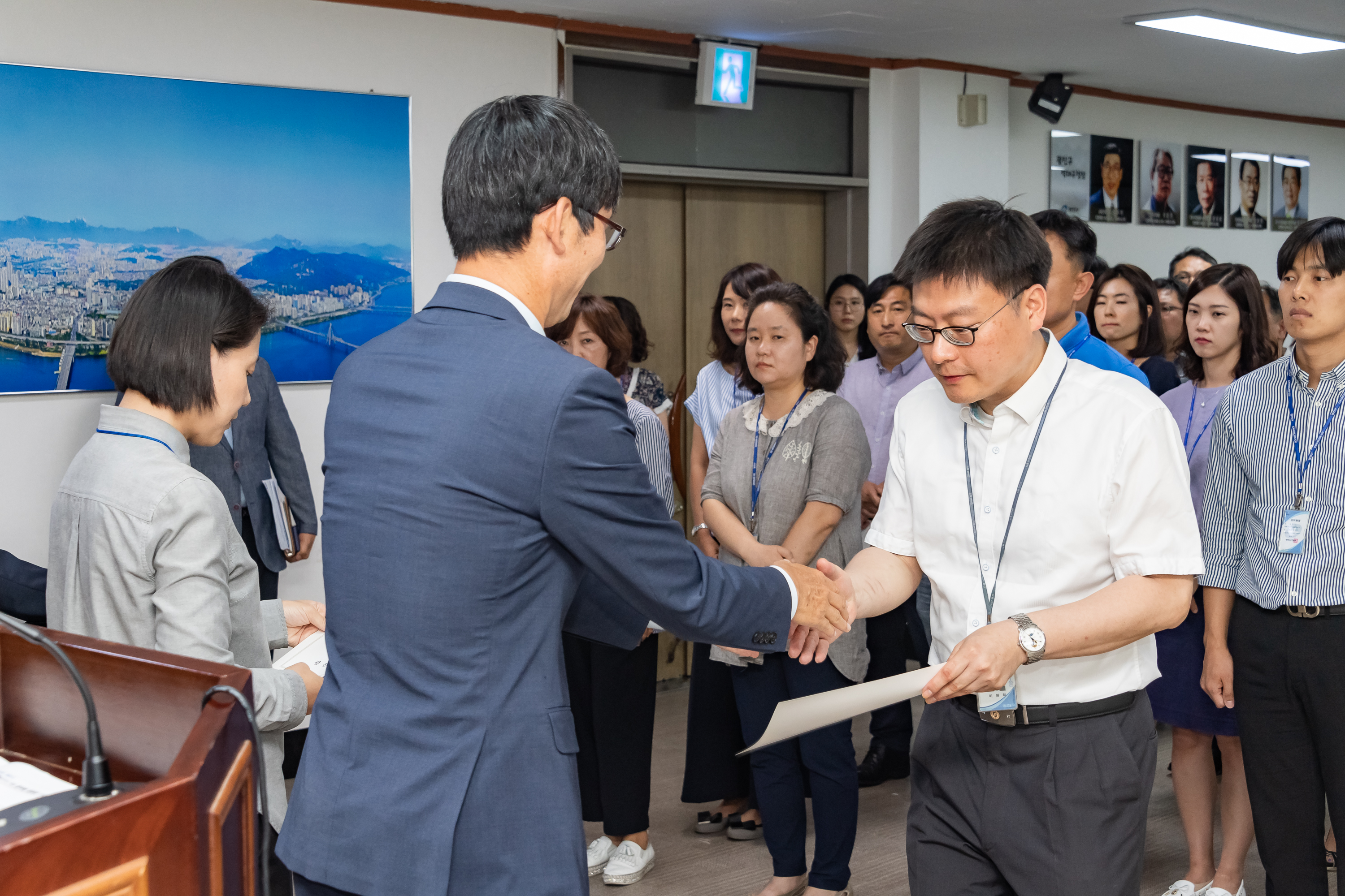20190626-2019년 하반기 정기인사 발령장 수여식 20190626-85016_S_195707.jpg