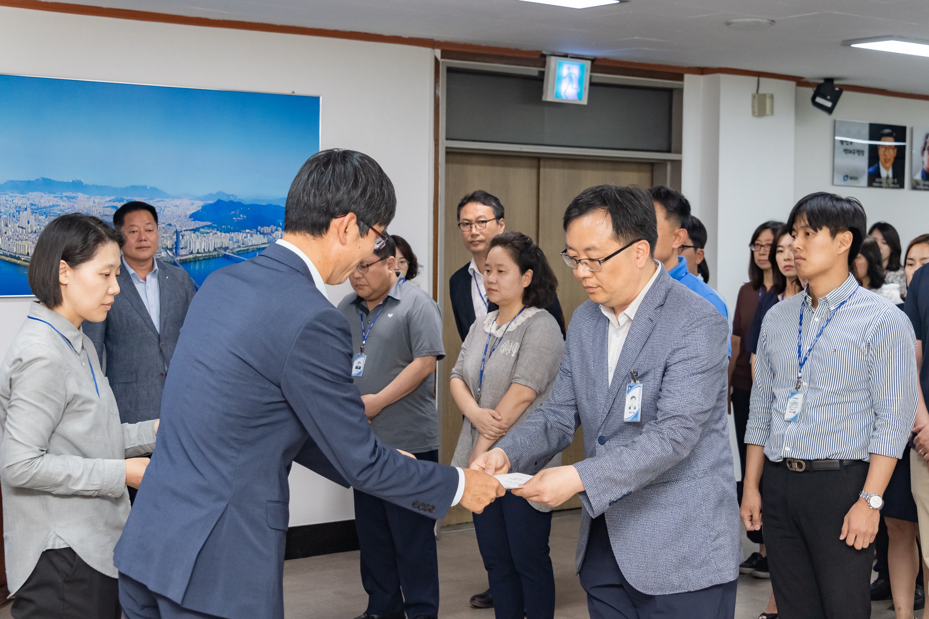 20190626-2019년 하반기 정기인사 발령장 수여식 20190626-84937_S_195657.jpg