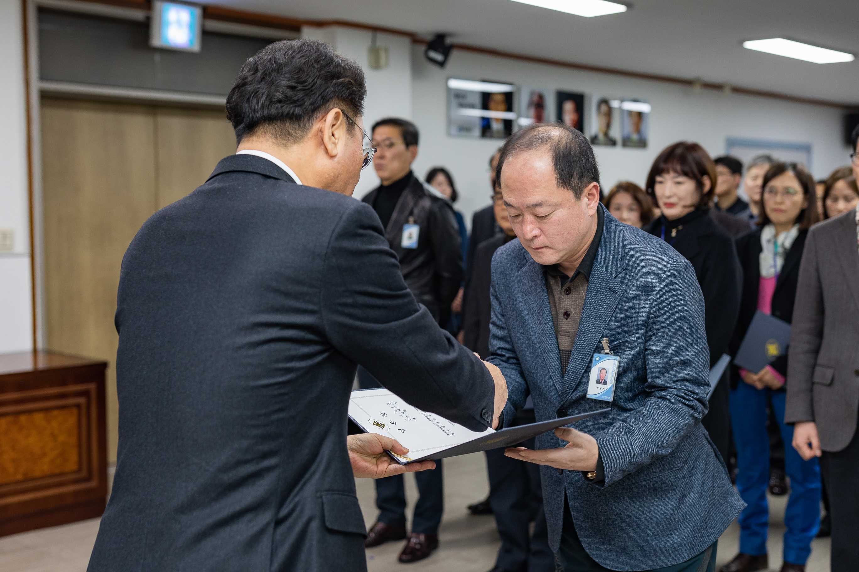 20190104-6급이상 공무원 보직임용 발령장 수여 IB5_9434_S.jpg