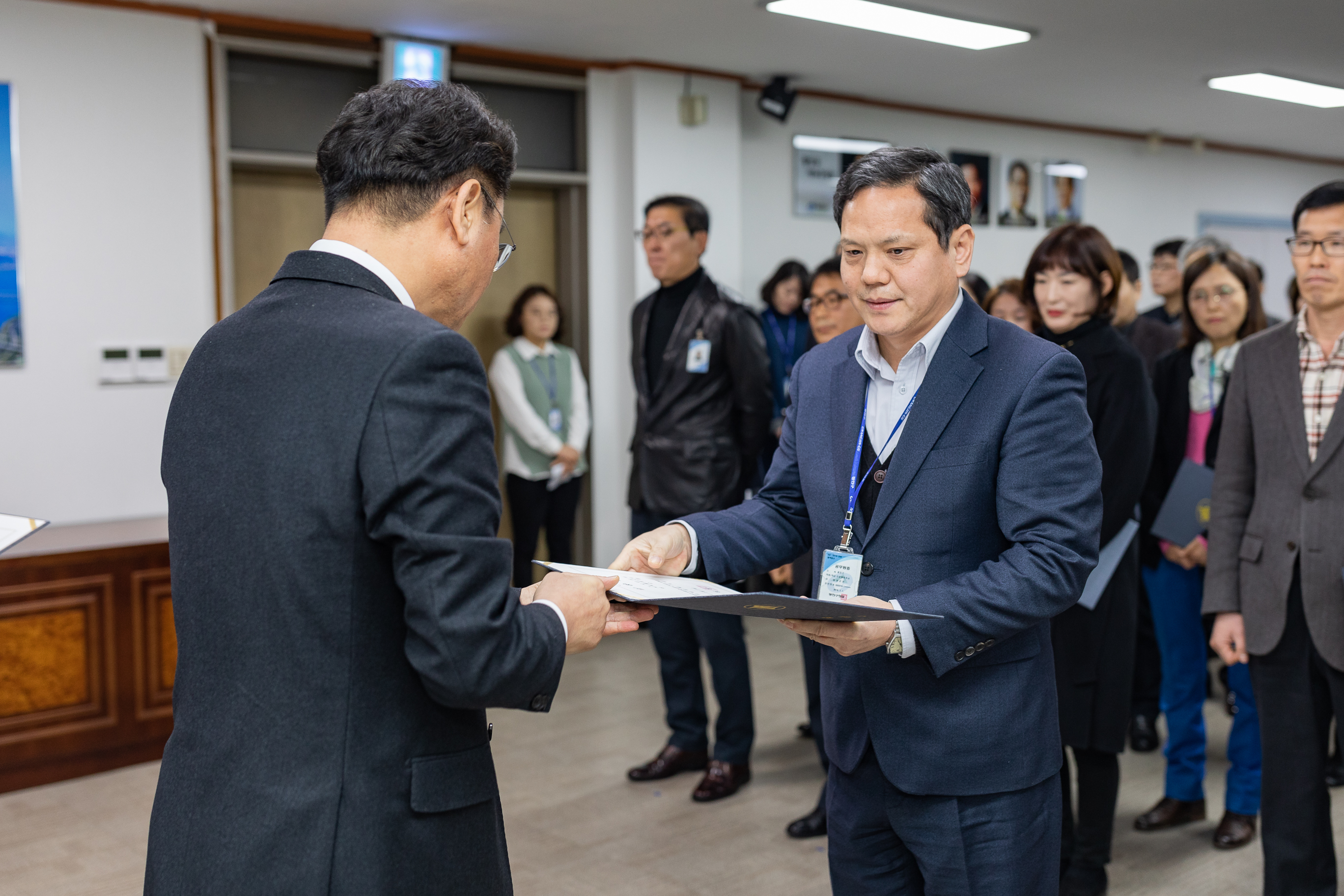 20190104-6급이상 공무원 보직임용 발령장 수여 IB5_9467_S.jpg