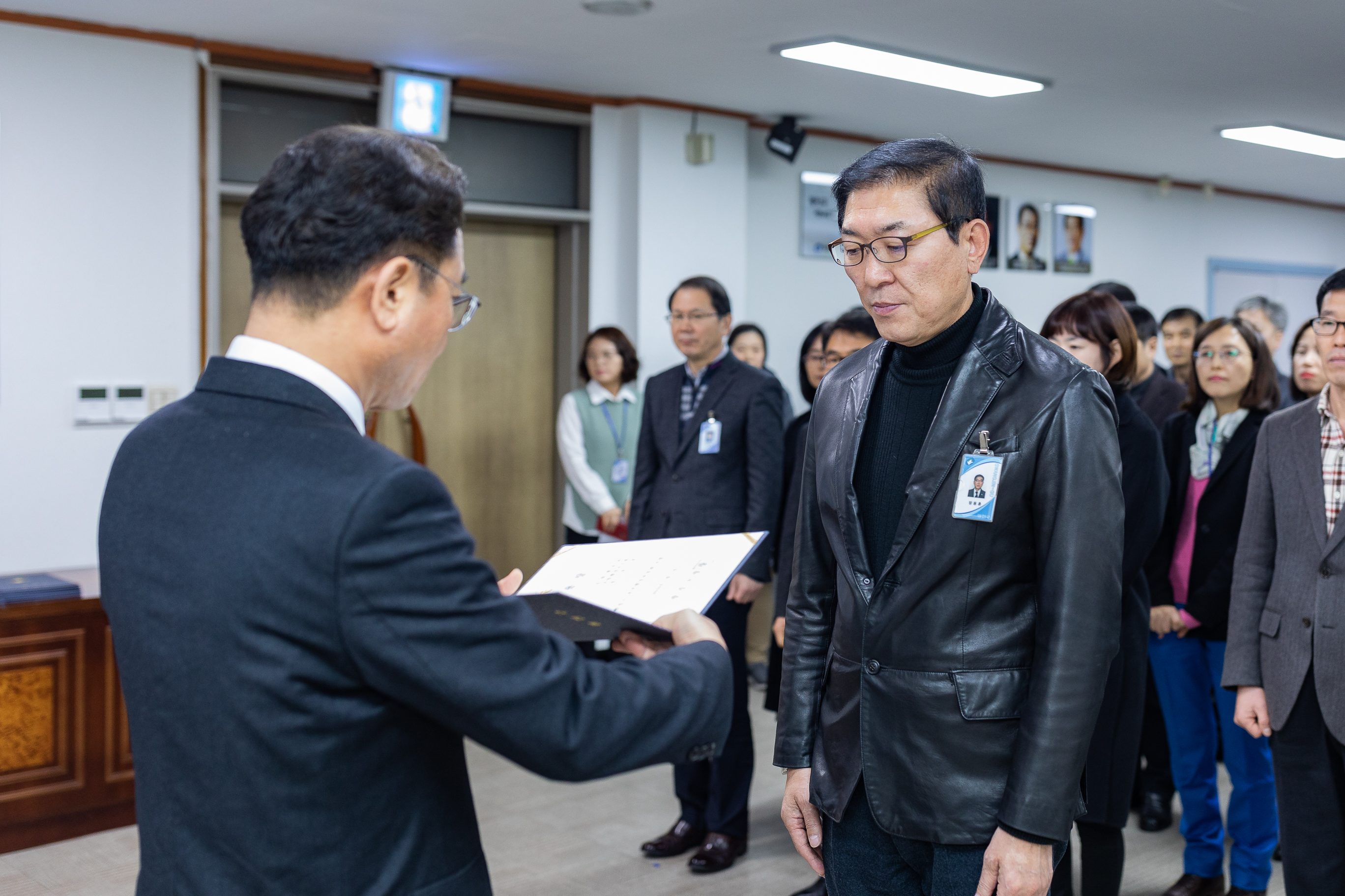 20190104-6급이상 공무원 보직임용 발령장 수여 IB5_8988_S.jpg