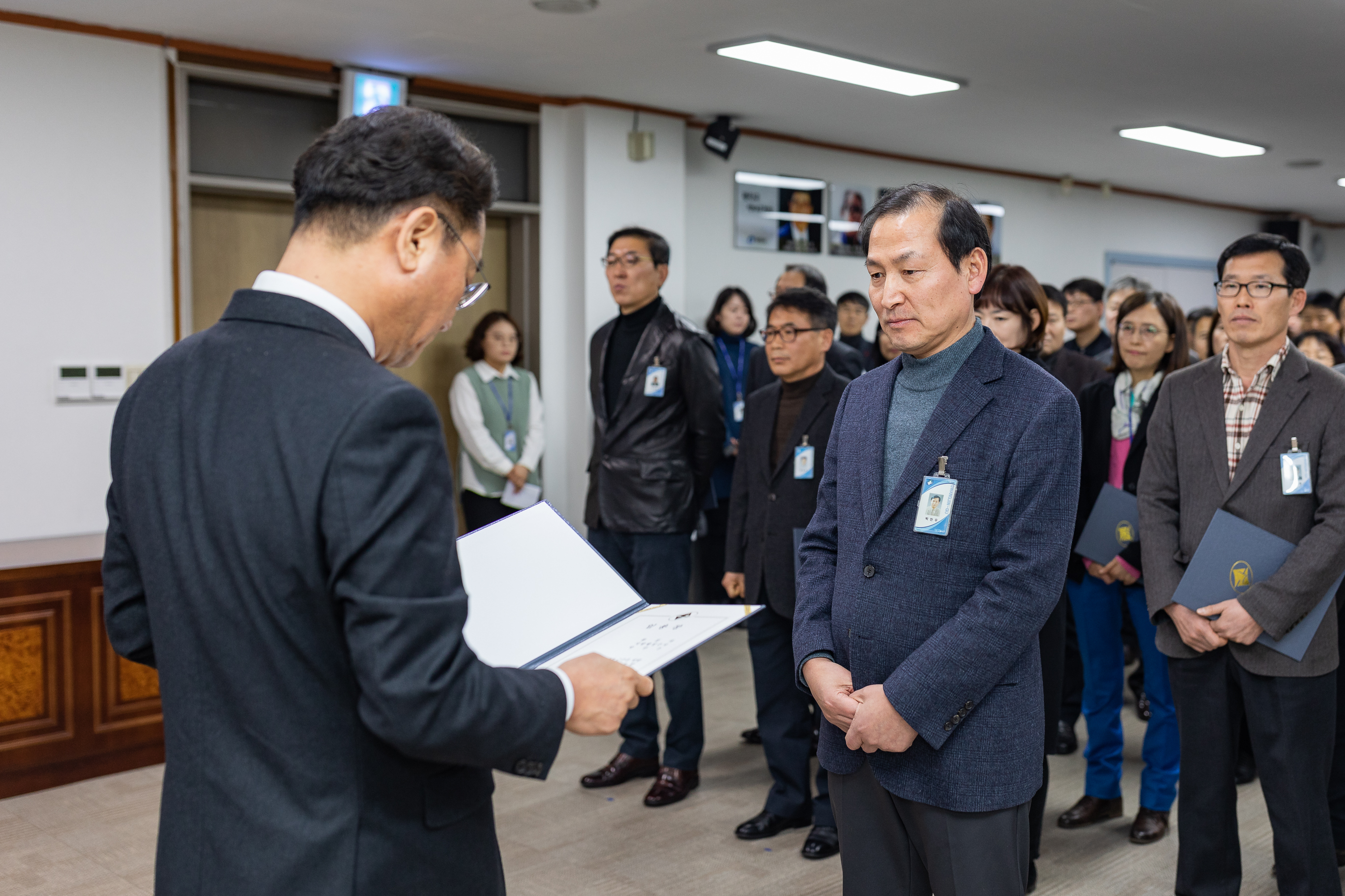 20190104-6급이상 공무원 보직임용 발령장 수여 IB5_9507_S.jpg