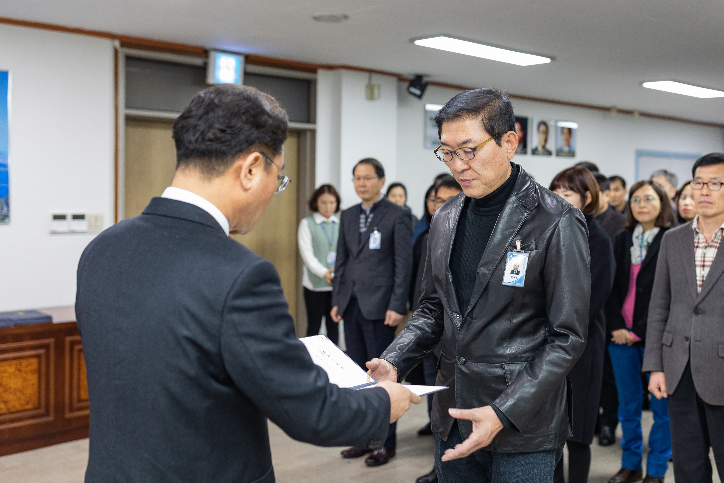 20190104-6급이상 공무원 보직임용 발령장 수여 IB5_8990_S.jpg