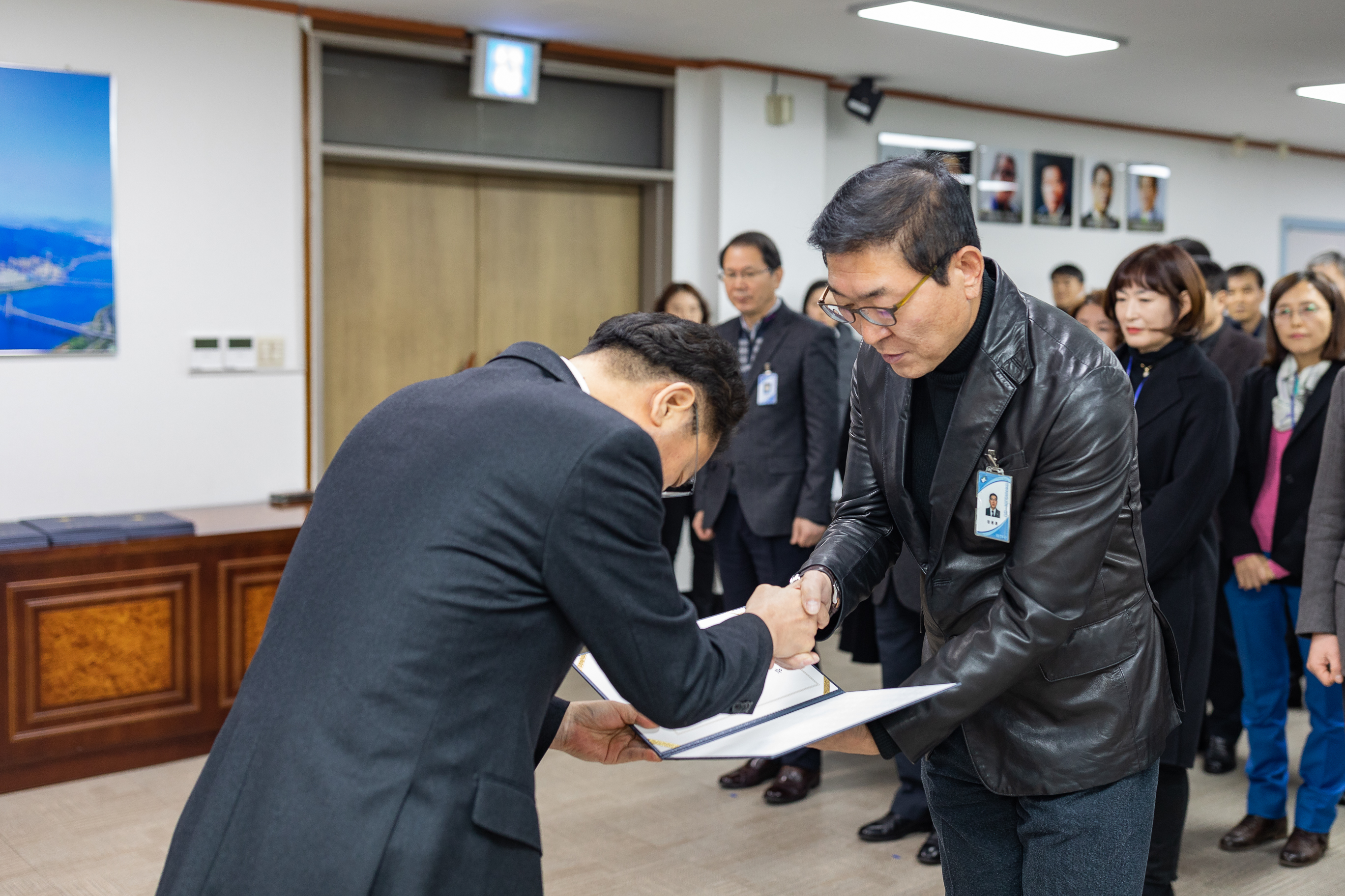 20190104-6급이상 공무원 보직임용 발령장 수여 IB5_8993_S.jpg