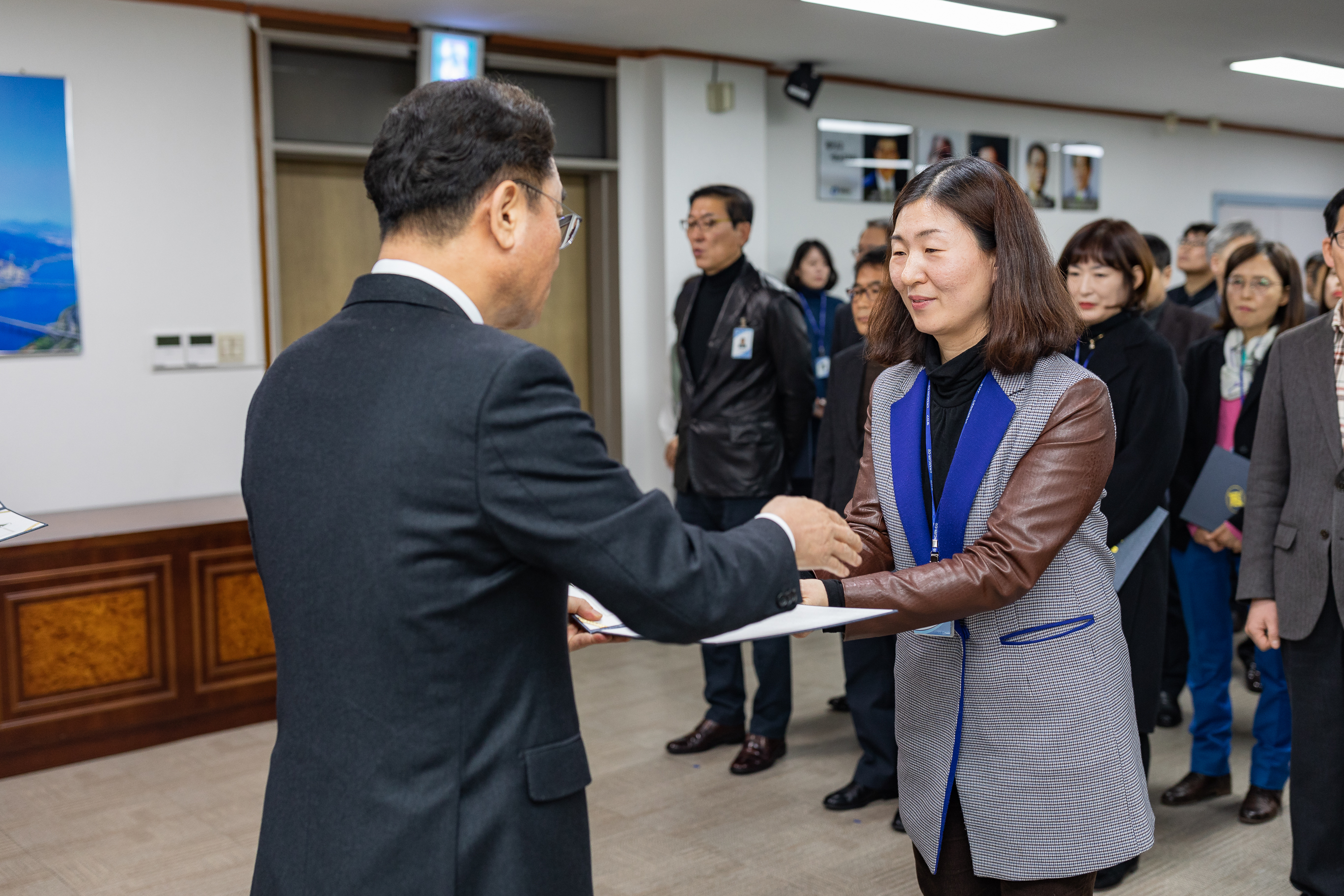 20190104-6급이상 공무원 보직임용 발령장 수여 IB5_9626_S.jpg