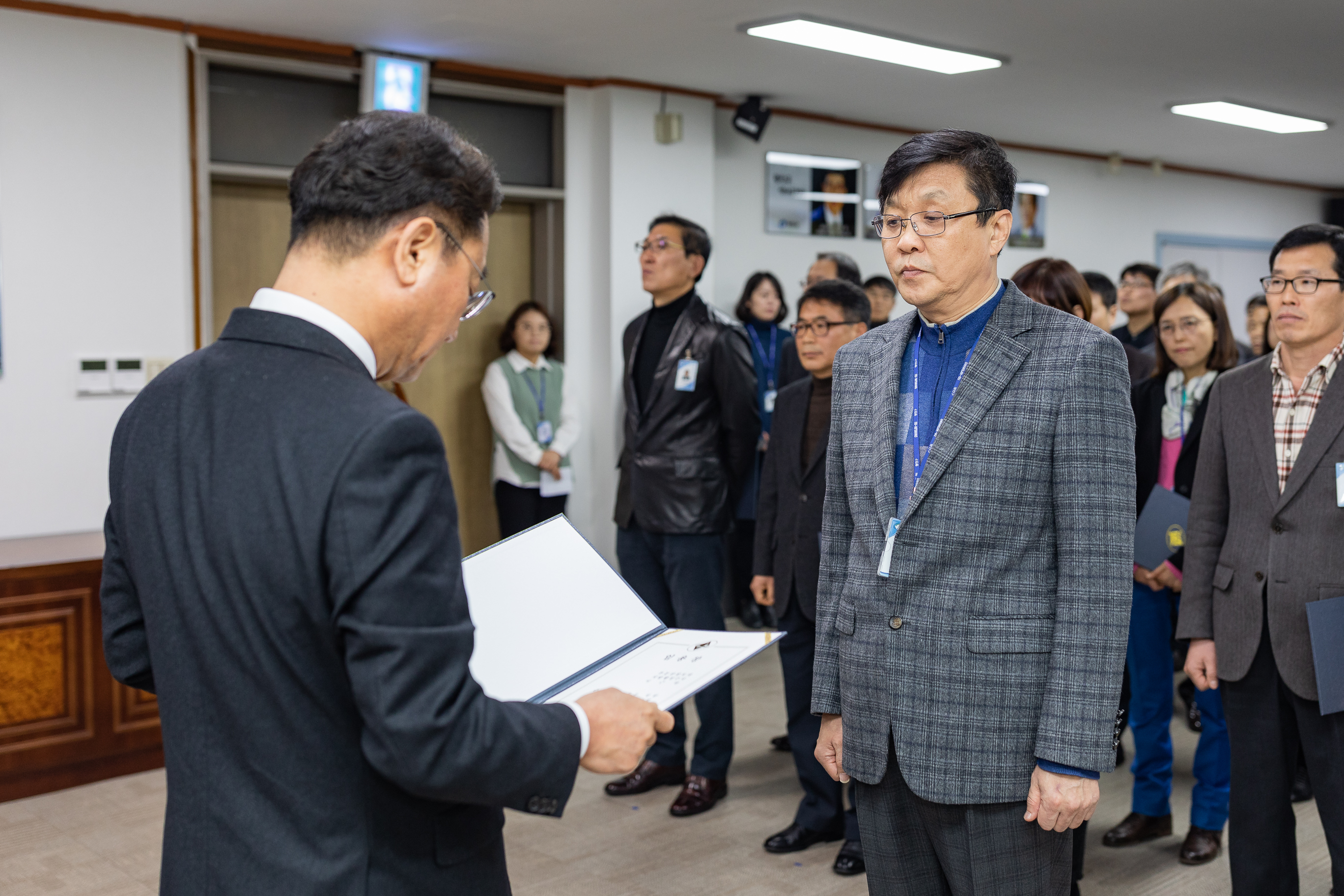 20190104-6급이상 공무원 보직임용 발령장 수여 IB5_9654_S.jpg