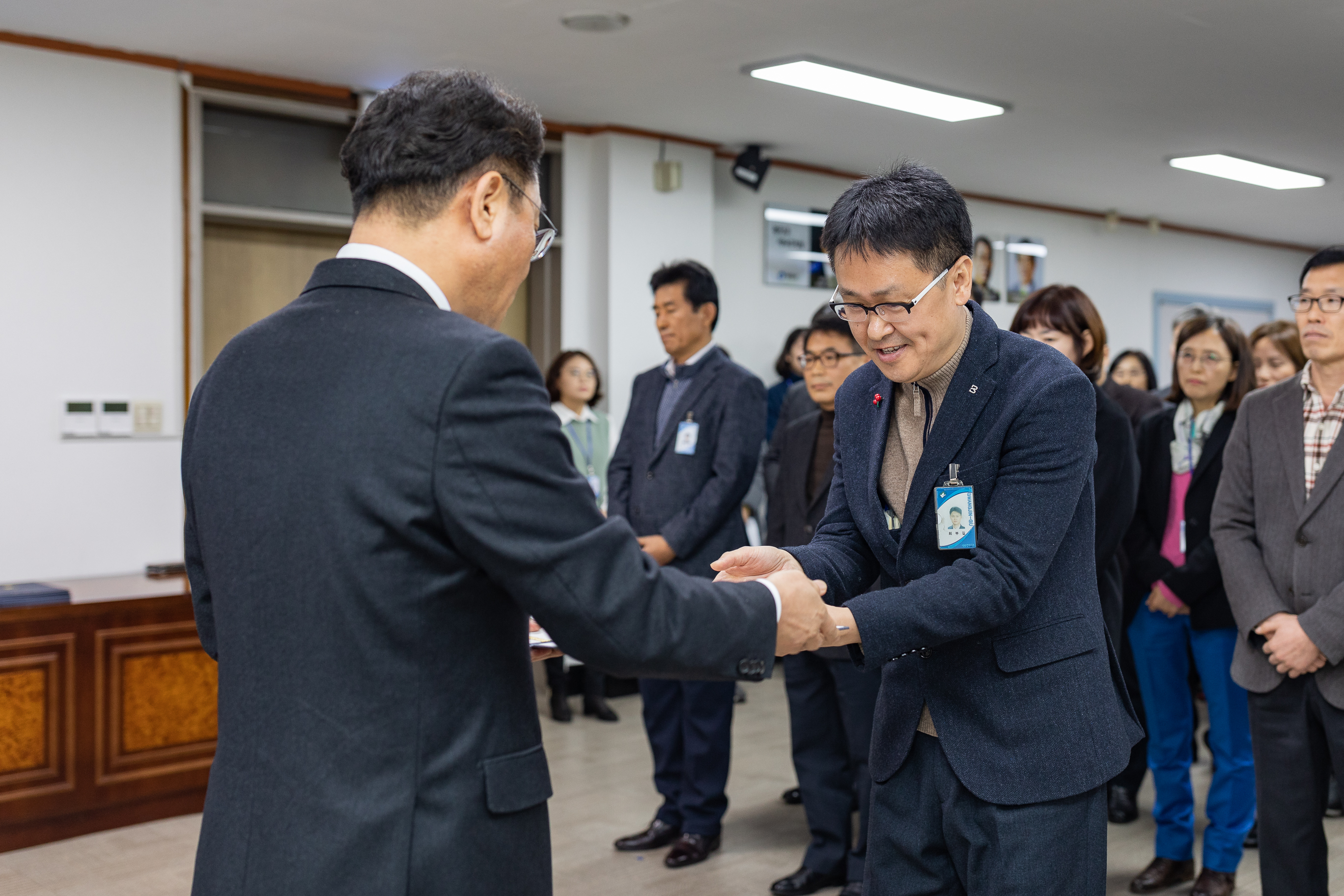 20190104-6급이상 공무원 보직임용 발령장 수여 IB5_9071_S.jpg