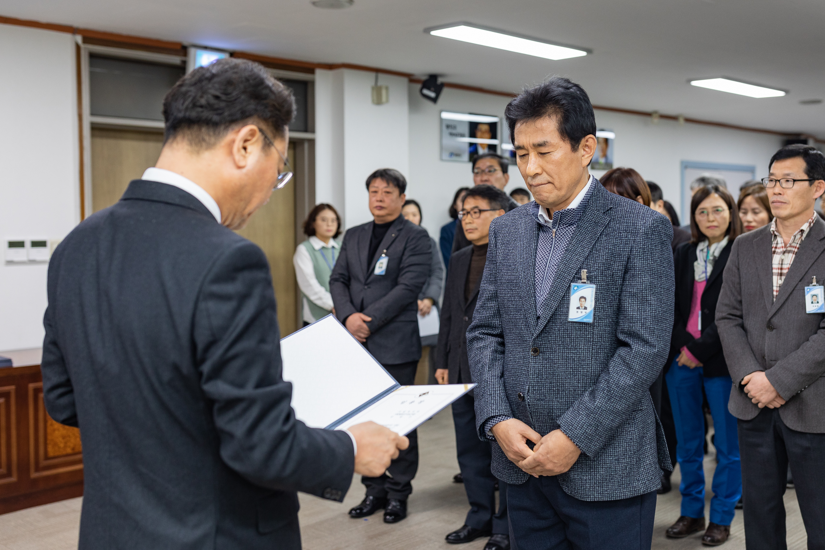 20190104-6급이상 공무원 보직임용 발령장 수여 IB5_9078_S.jpg