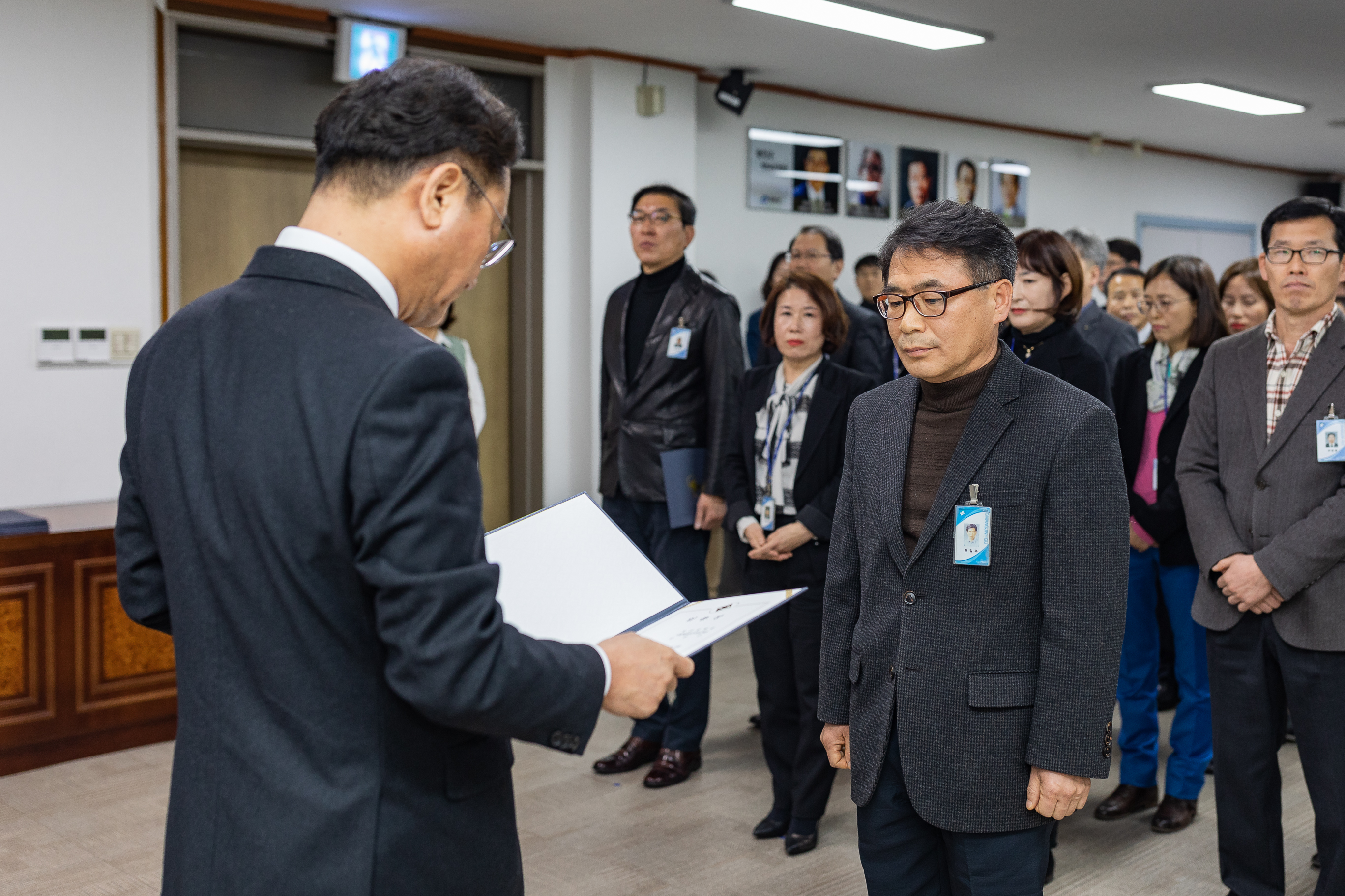 20190104-6급이상 공무원 보직임용 발령장 수여 IB5_9096_S.jpg