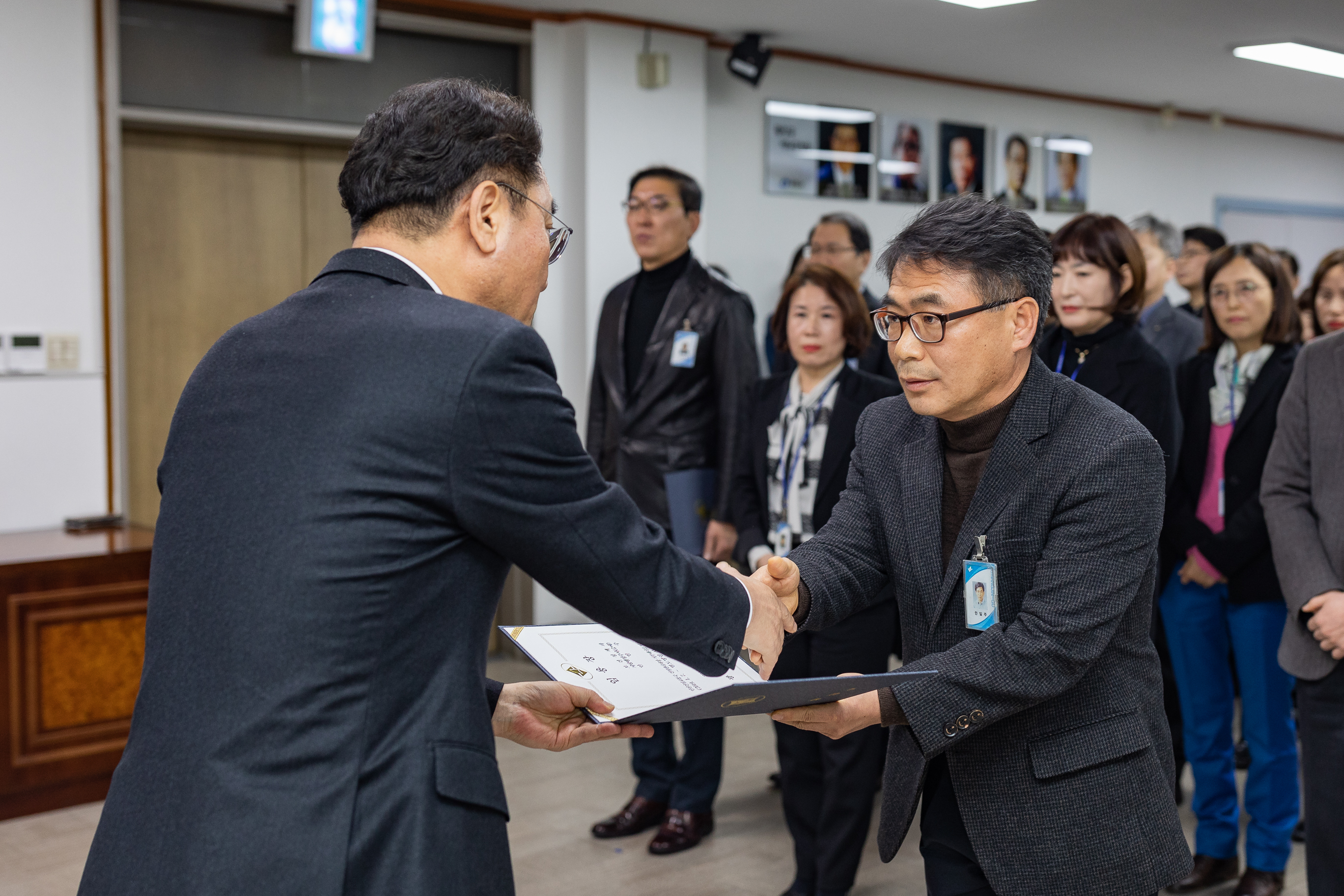 20190104-6급이상 공무원 보직임용 발령장 수여 IB5_9101_S.jpg