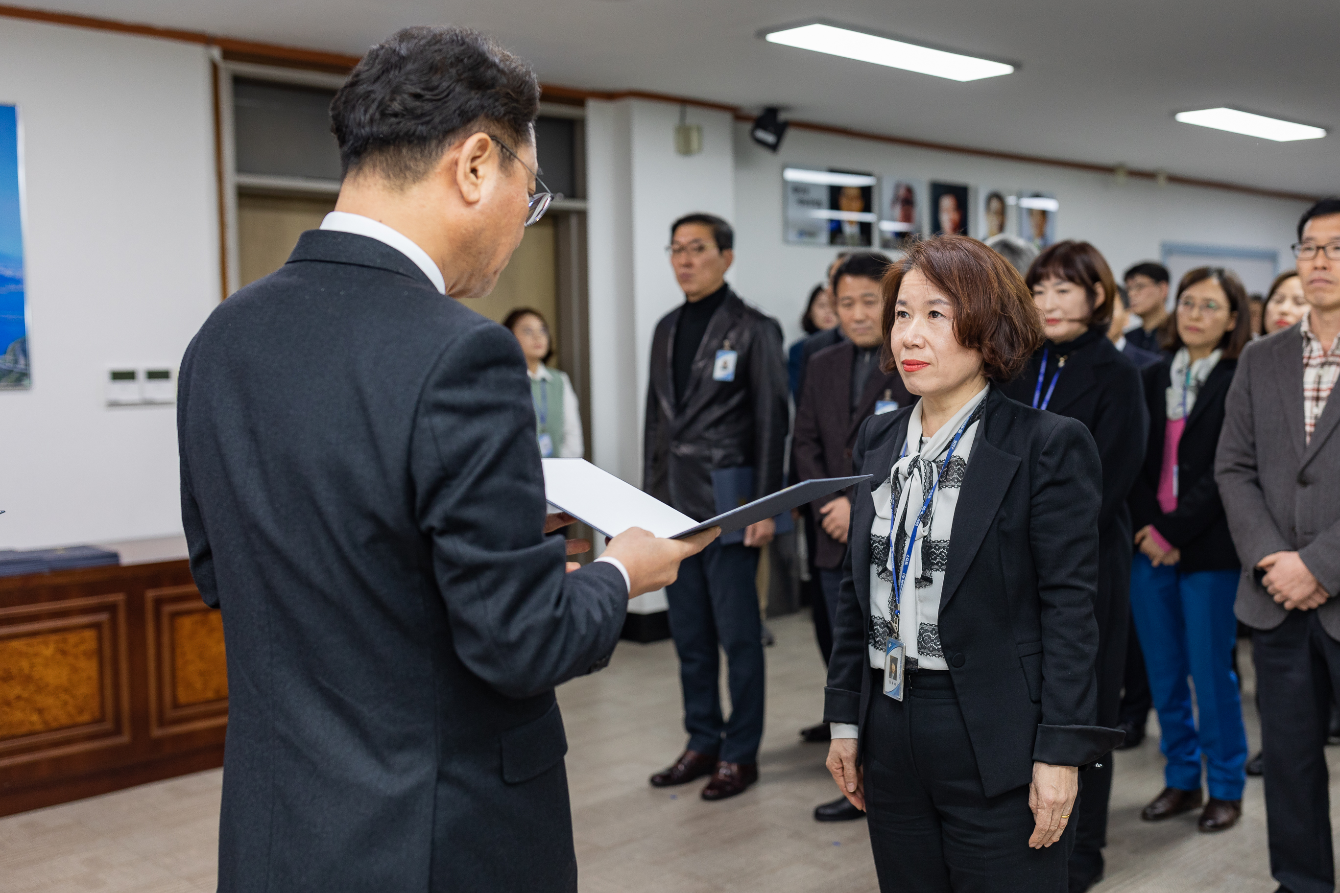 20190104-6급이상 공무원 보직임용 발령장 수여 IB5_9109_S.jpg