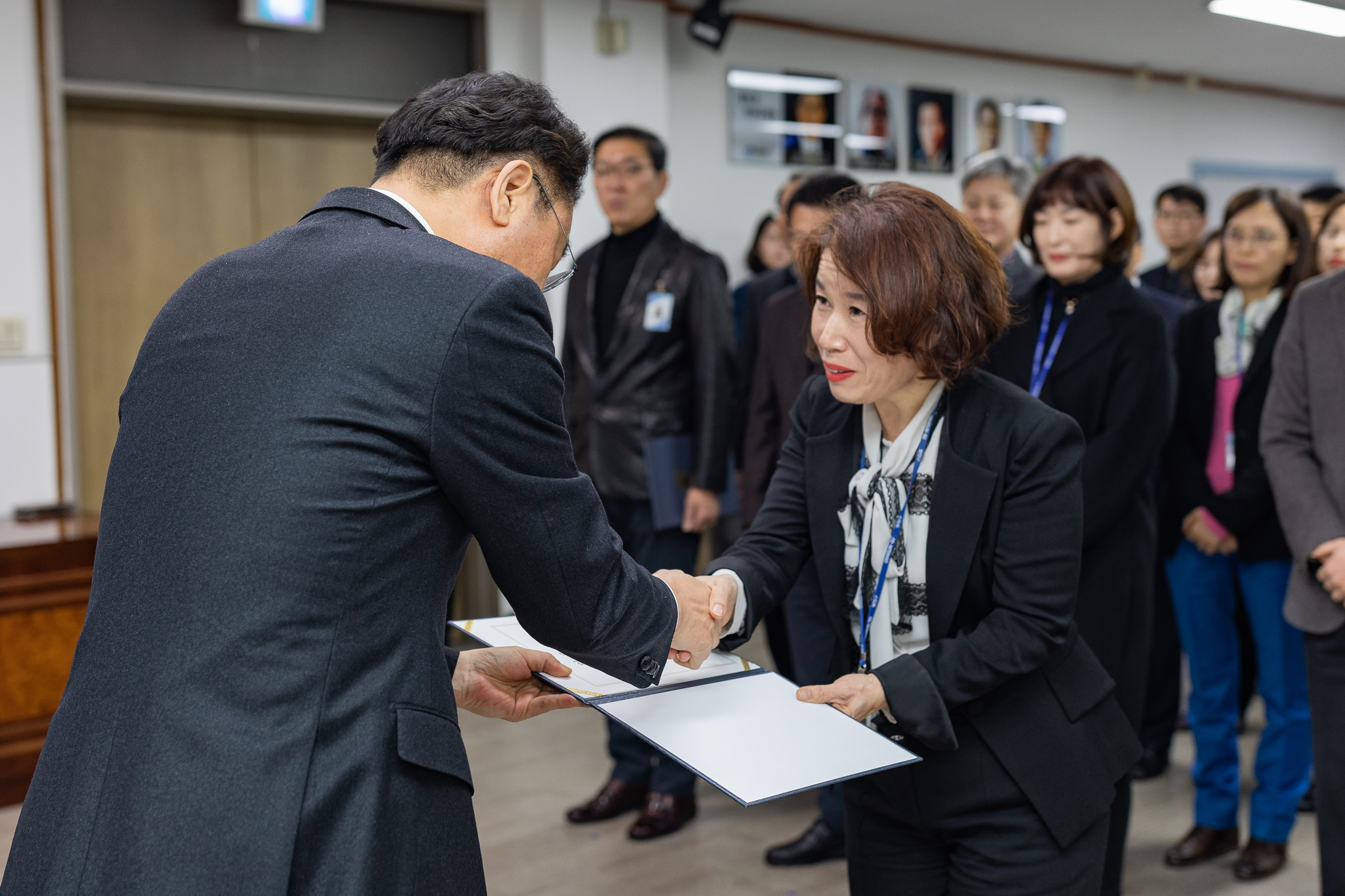 20190104-6급이상 공무원 보직임용 발령장 수여 IB5_9114_S.jpg