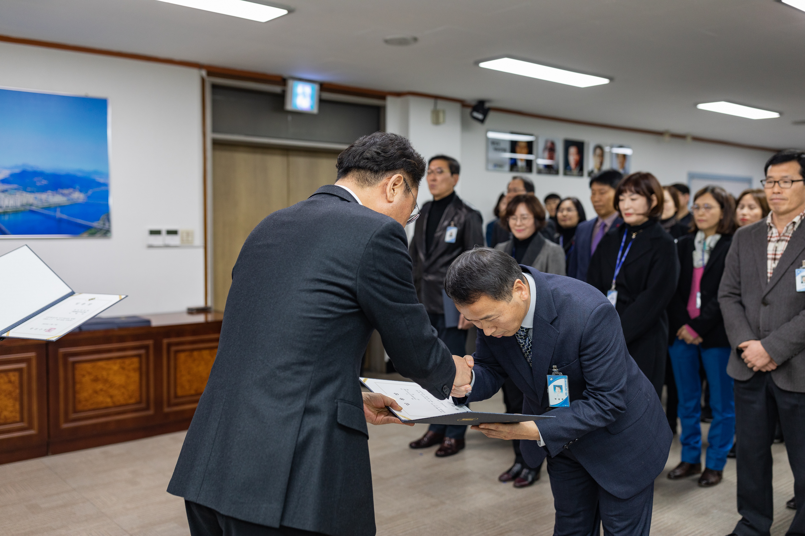 20190104-6급이상 공무원 보직임용 발령장 수여 IB5_9143_S.jpg