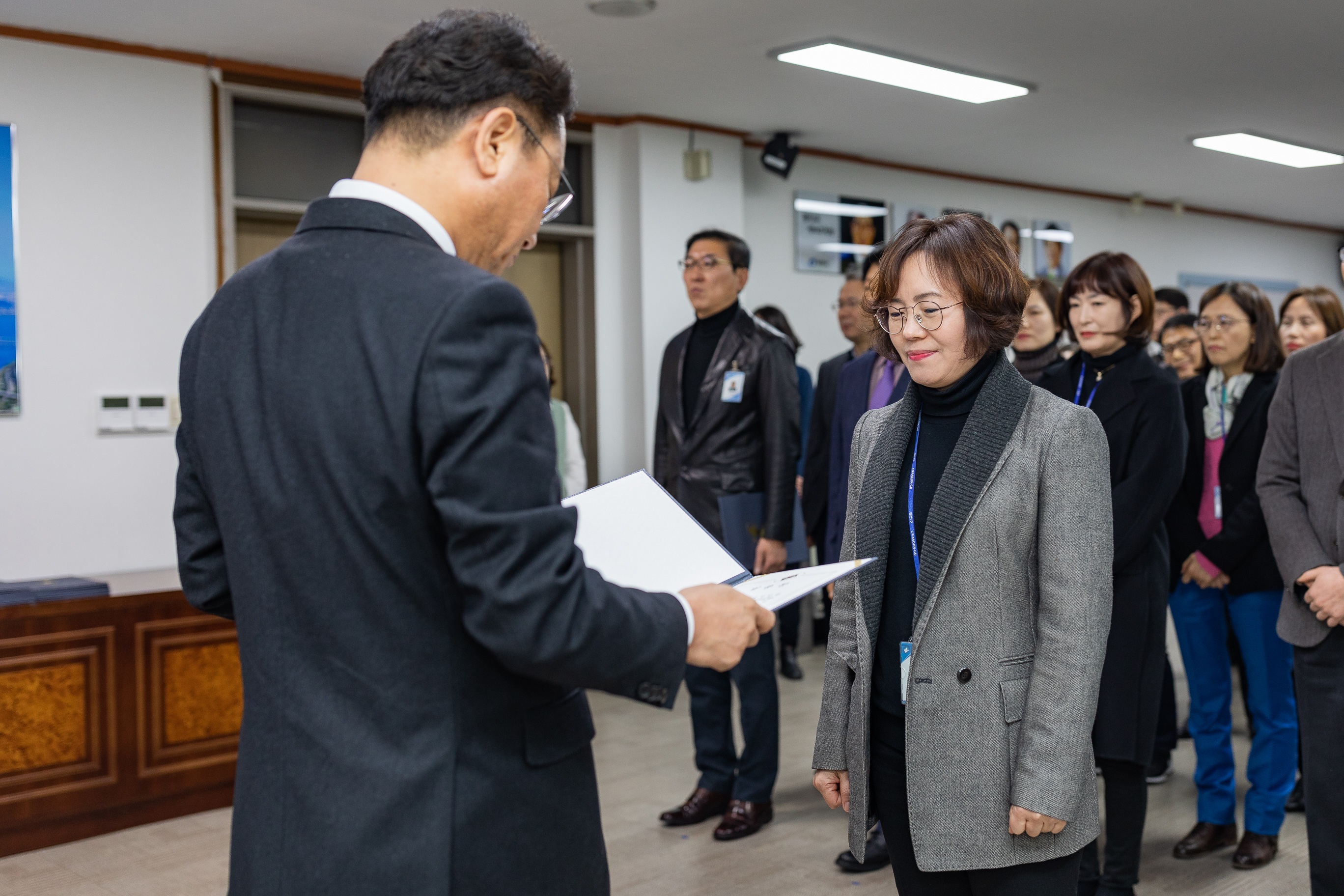 20190104-6급이상 공무원 보직임용 발령장 수여 IB5_9146_S.jpg