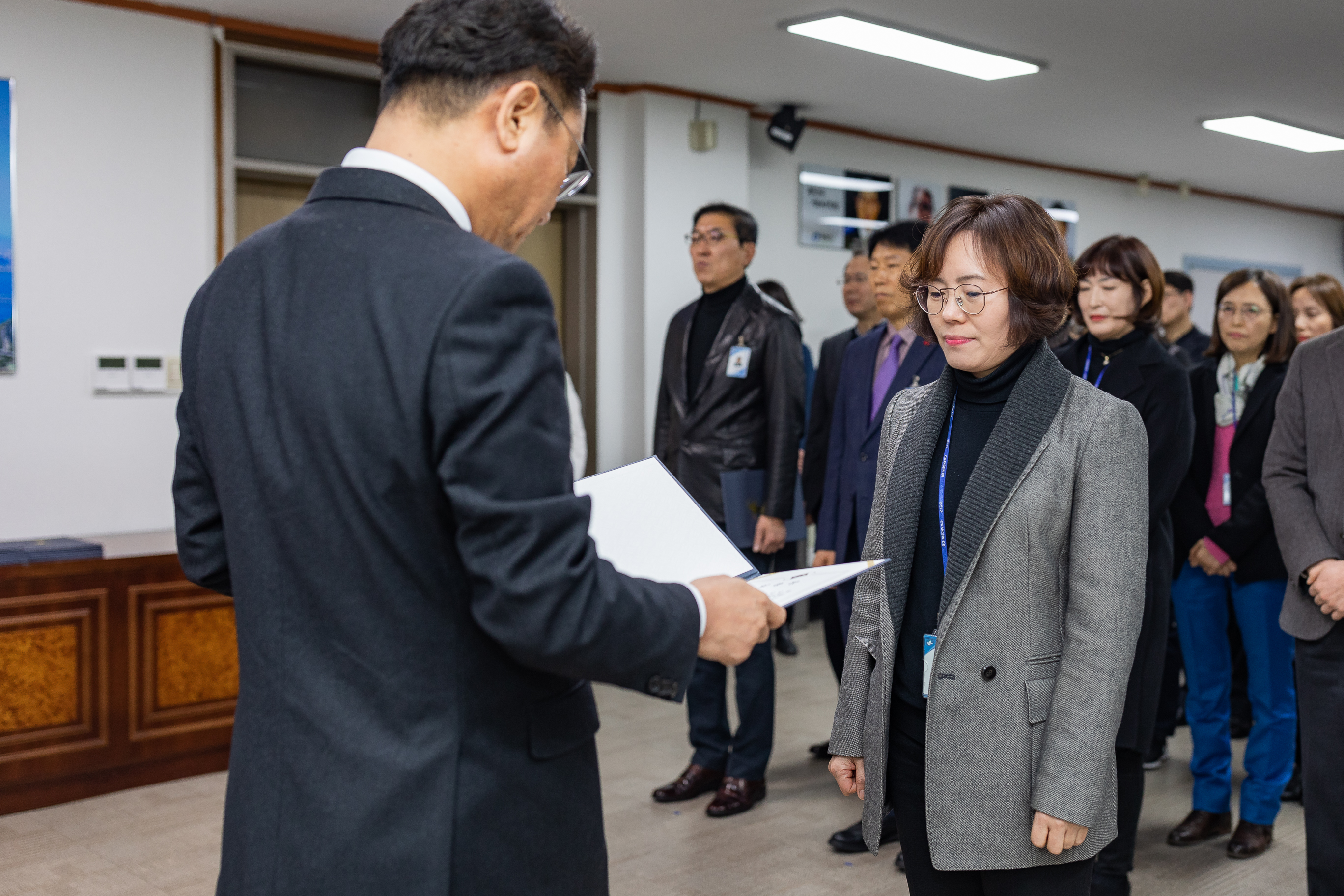 20190104-6급이상 공무원 보직임용 발령장 수여 IB5_9154_S.jpg