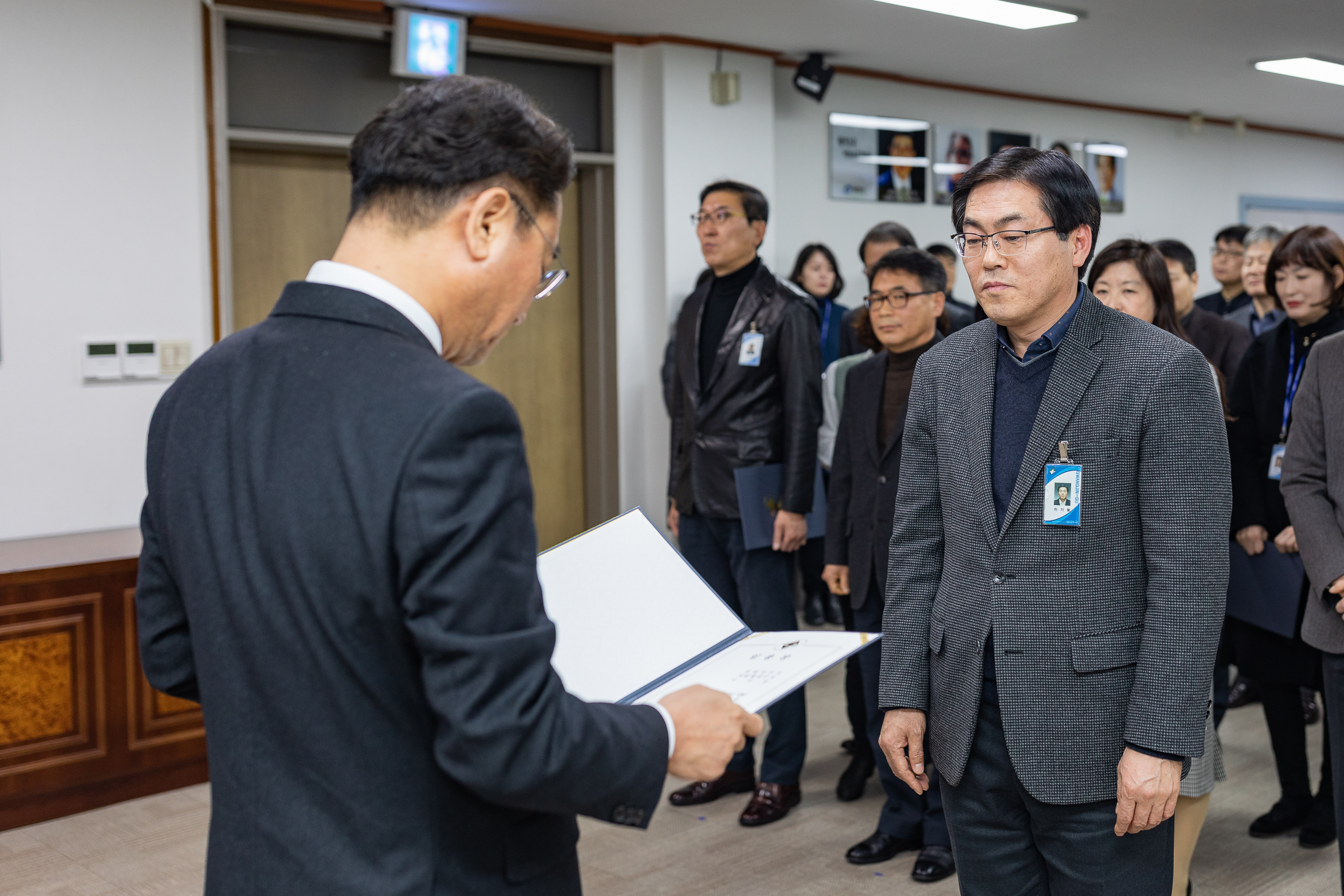 20190104-6급이상 공무원 보직임용 발령장 수여 IB5_9291_S.jpg