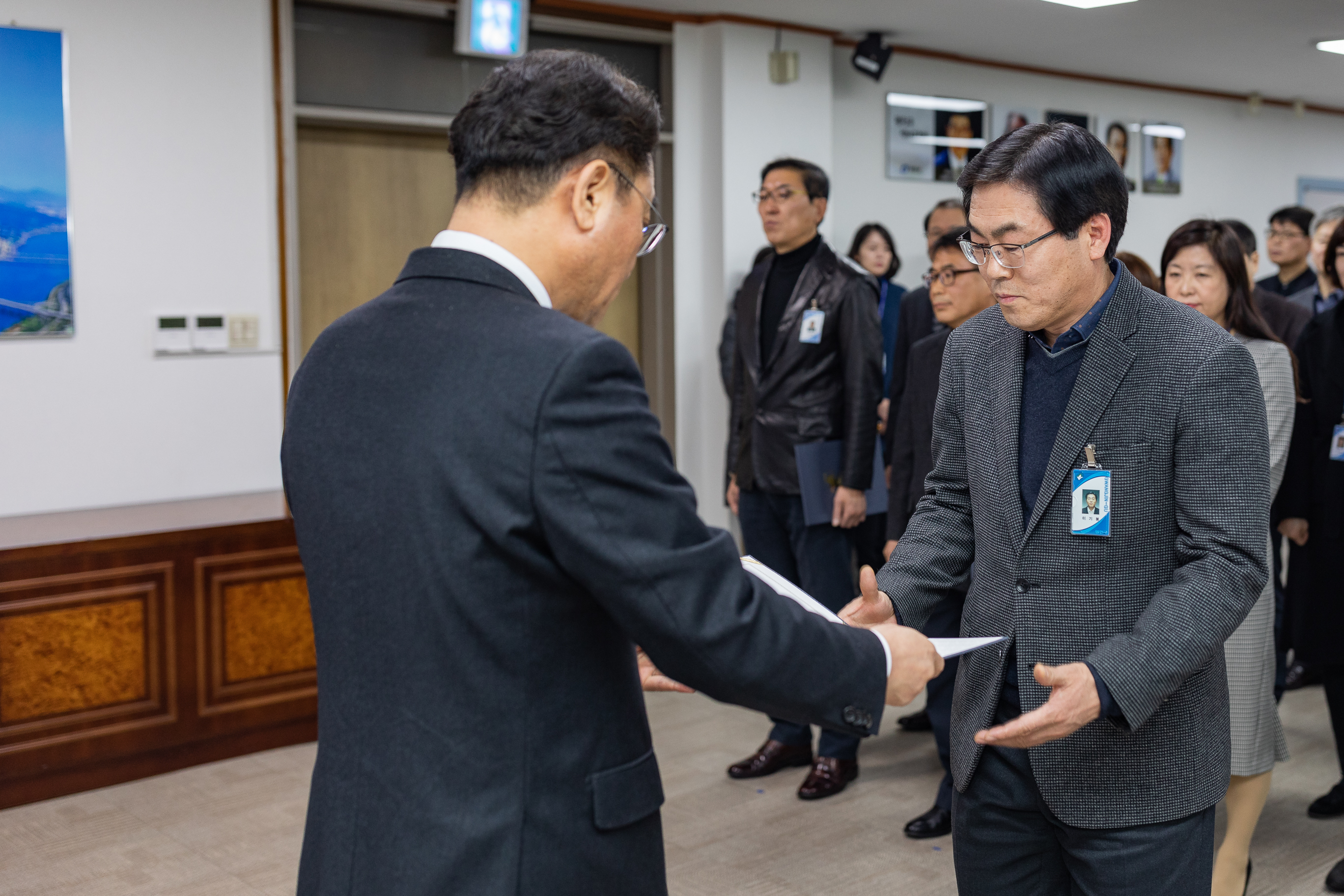 20190104-6급이상 공무원 보직임용 발령장 수여 IB5_9295_S.jpg