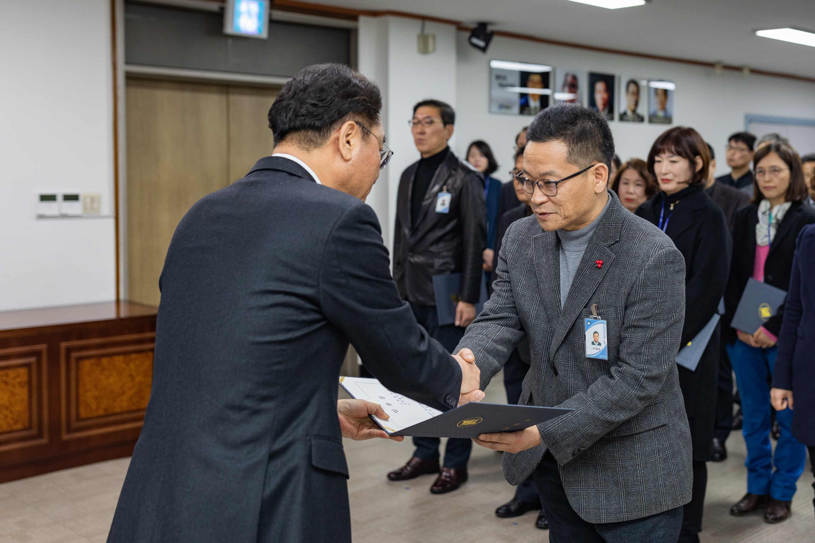 20190104-6급이상 공무원 보직임용 발령장 수여 IB5_9323_S.jpg