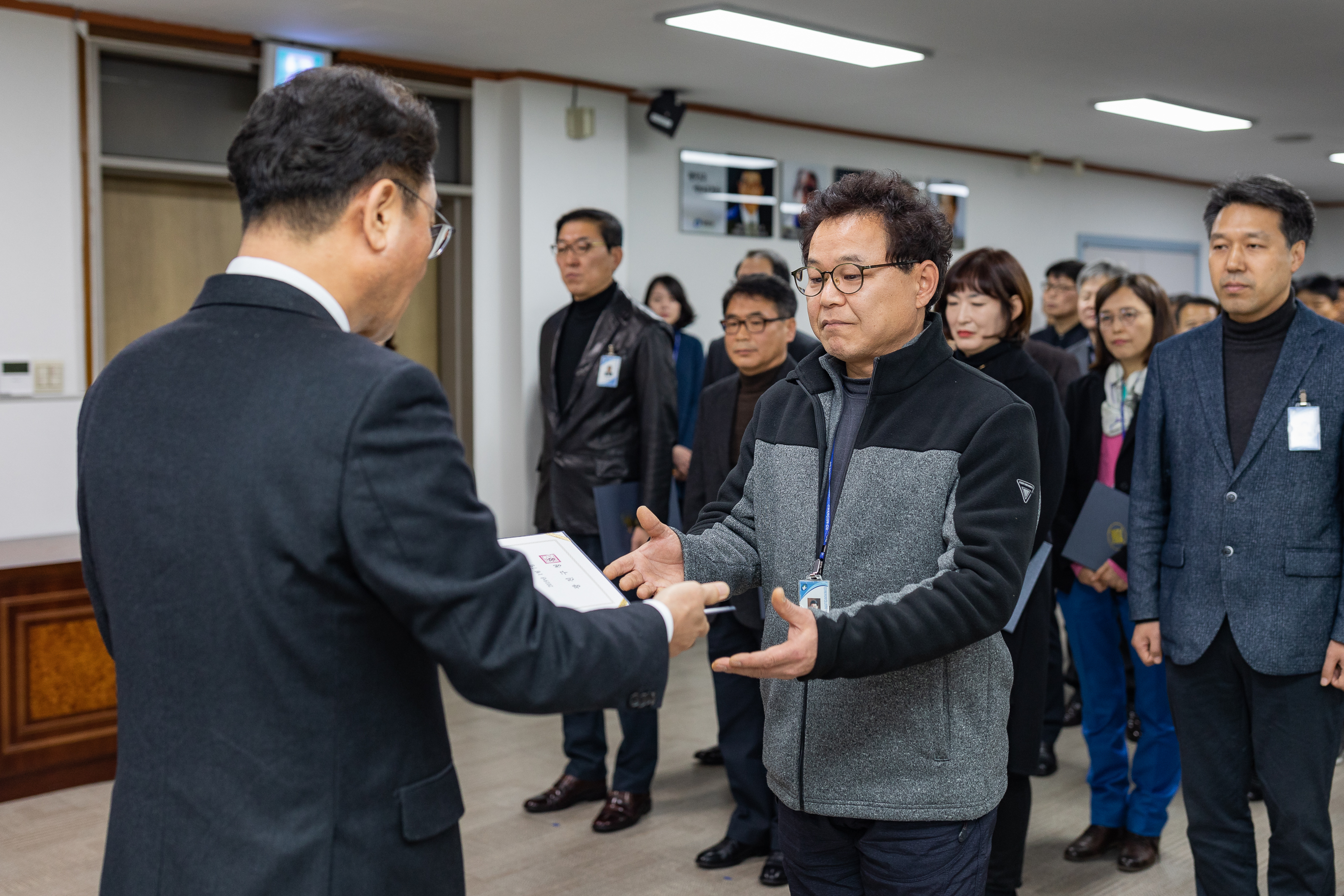 20190104-6급이상 공무원 보직임용 발령장 수여 IB5_9343_S.jpg