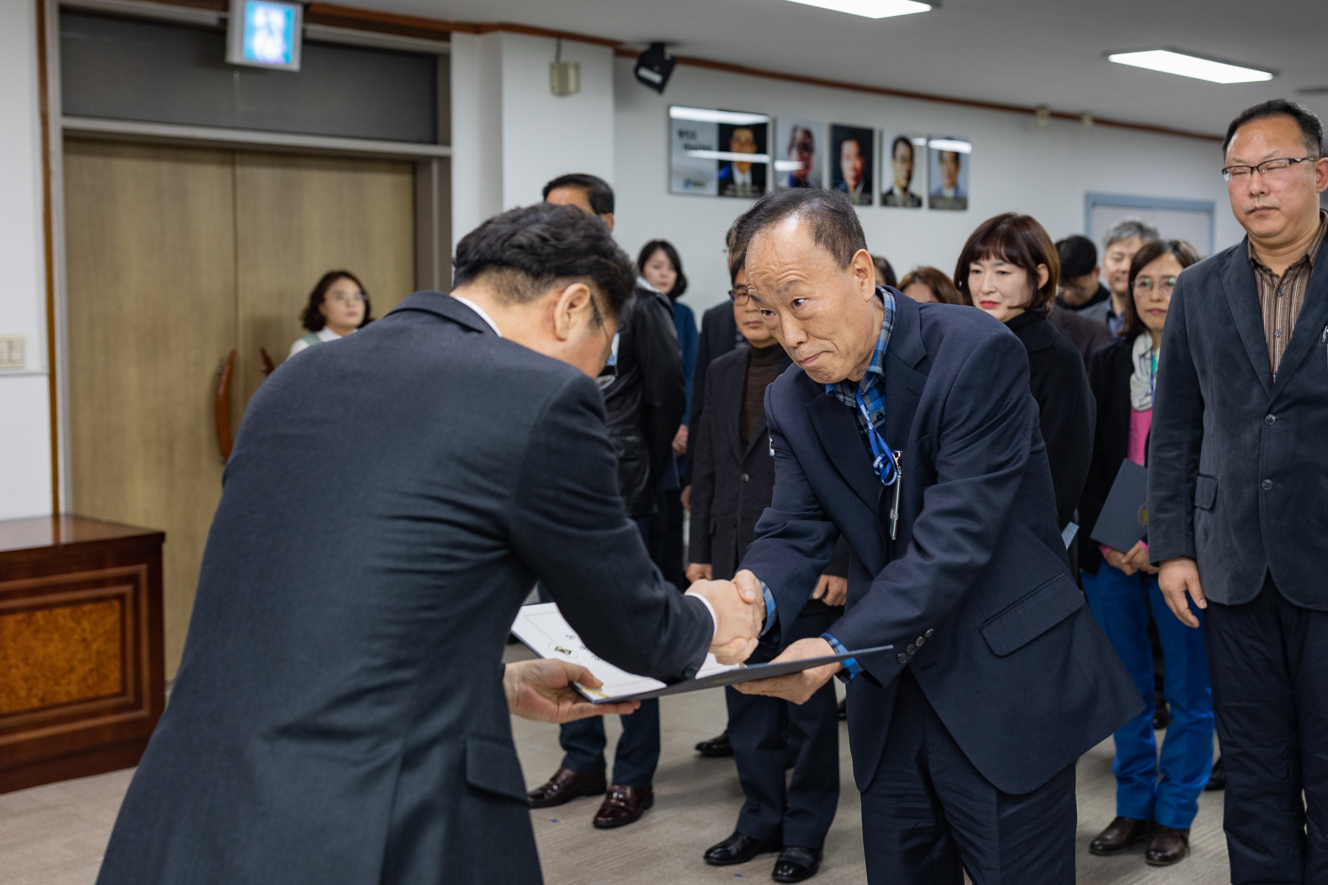 20190104-6급이상 공무원 보직임용 발령장 수여 IB5_9398_S.jpg