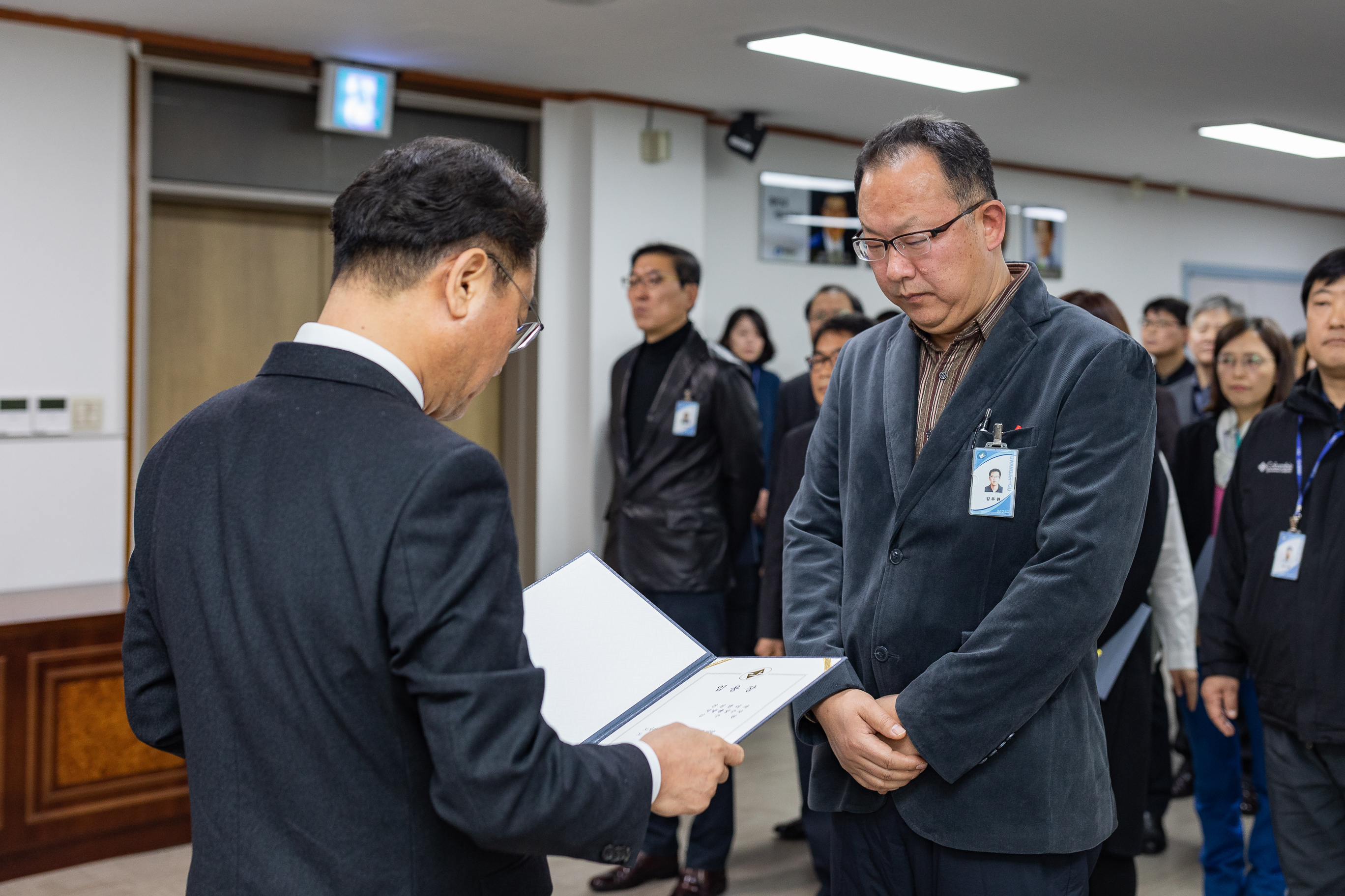 20190104-6급이상 공무원 보직임용 발령장 수여 IB5_9402_S.jpg