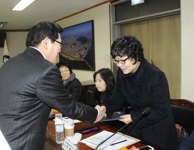 20140121-광진구 여성위원회 위촉장 수여 및 회의 95775.JPG