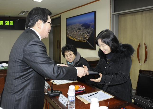 20140121-광진구 여성위원회 위촉장 수여 및 회의 95777.JPG