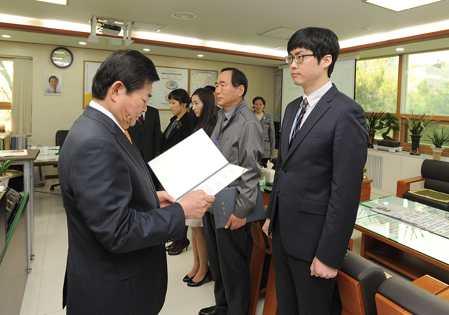 20120424-신규임용 발령장수여 52460.JPG