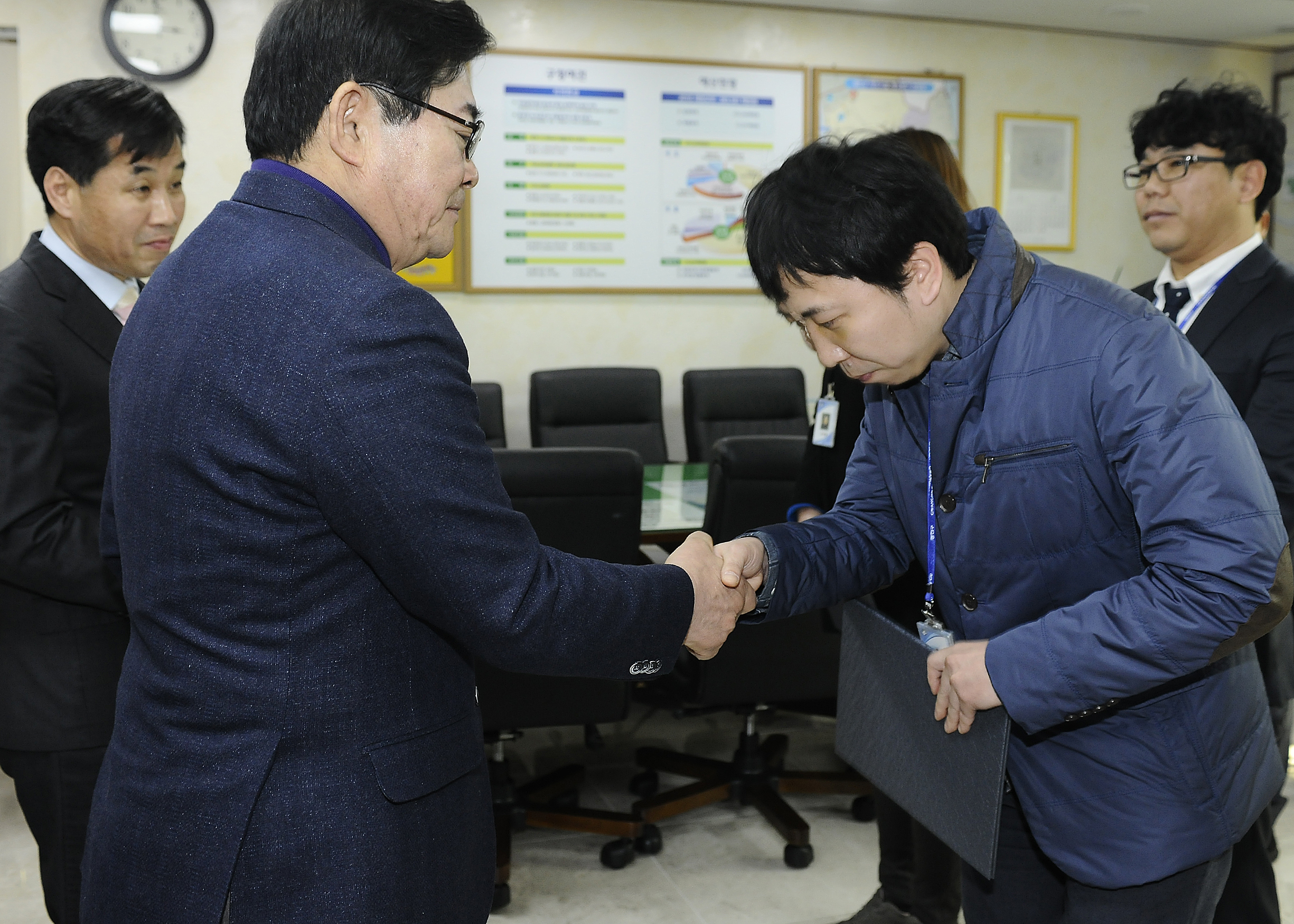 20160217-관리운영직 공무원 전직임용 발령 133827.JPG