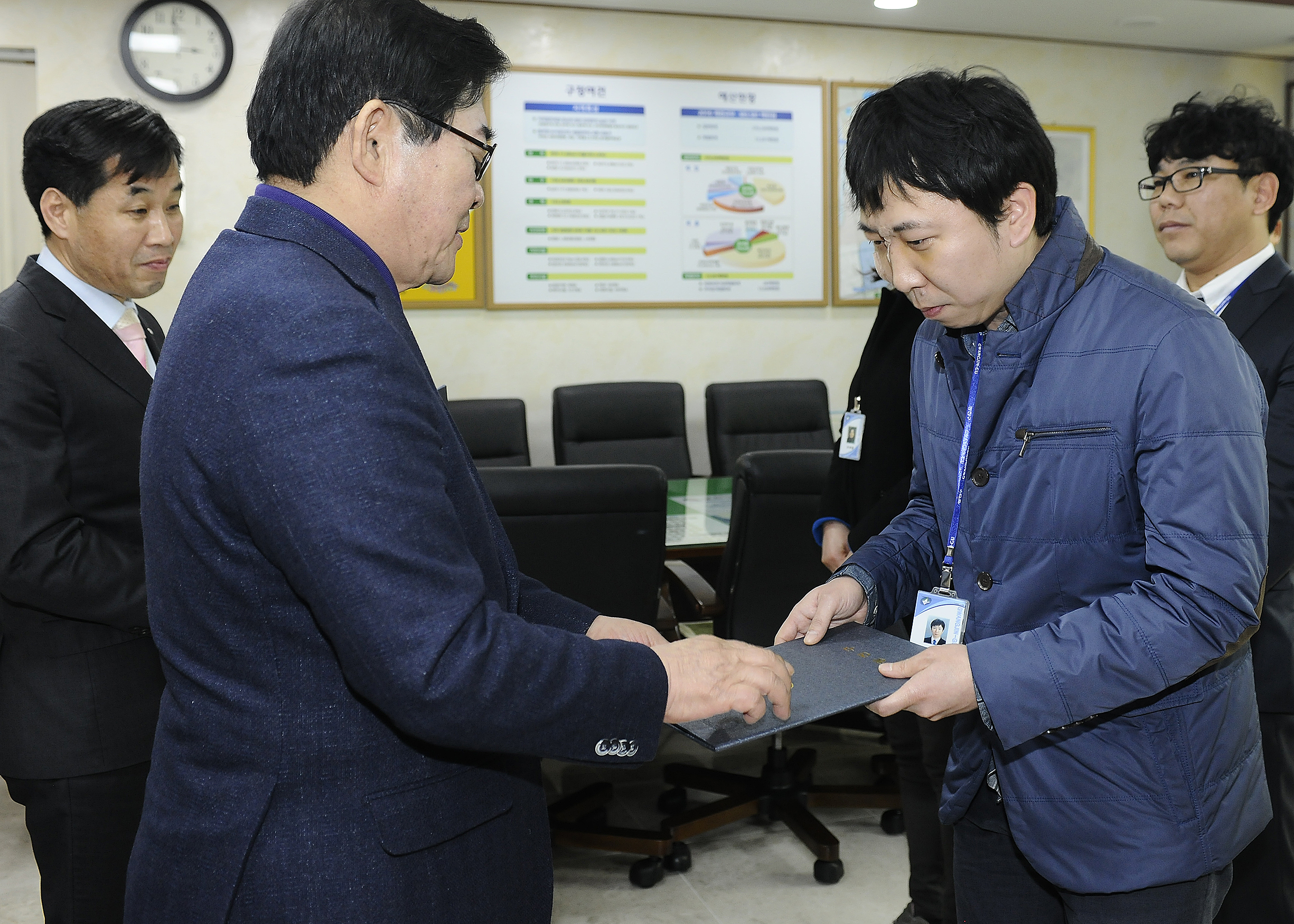 20160217-관리운영직 공무원 전직임용 발령 133826.JPG