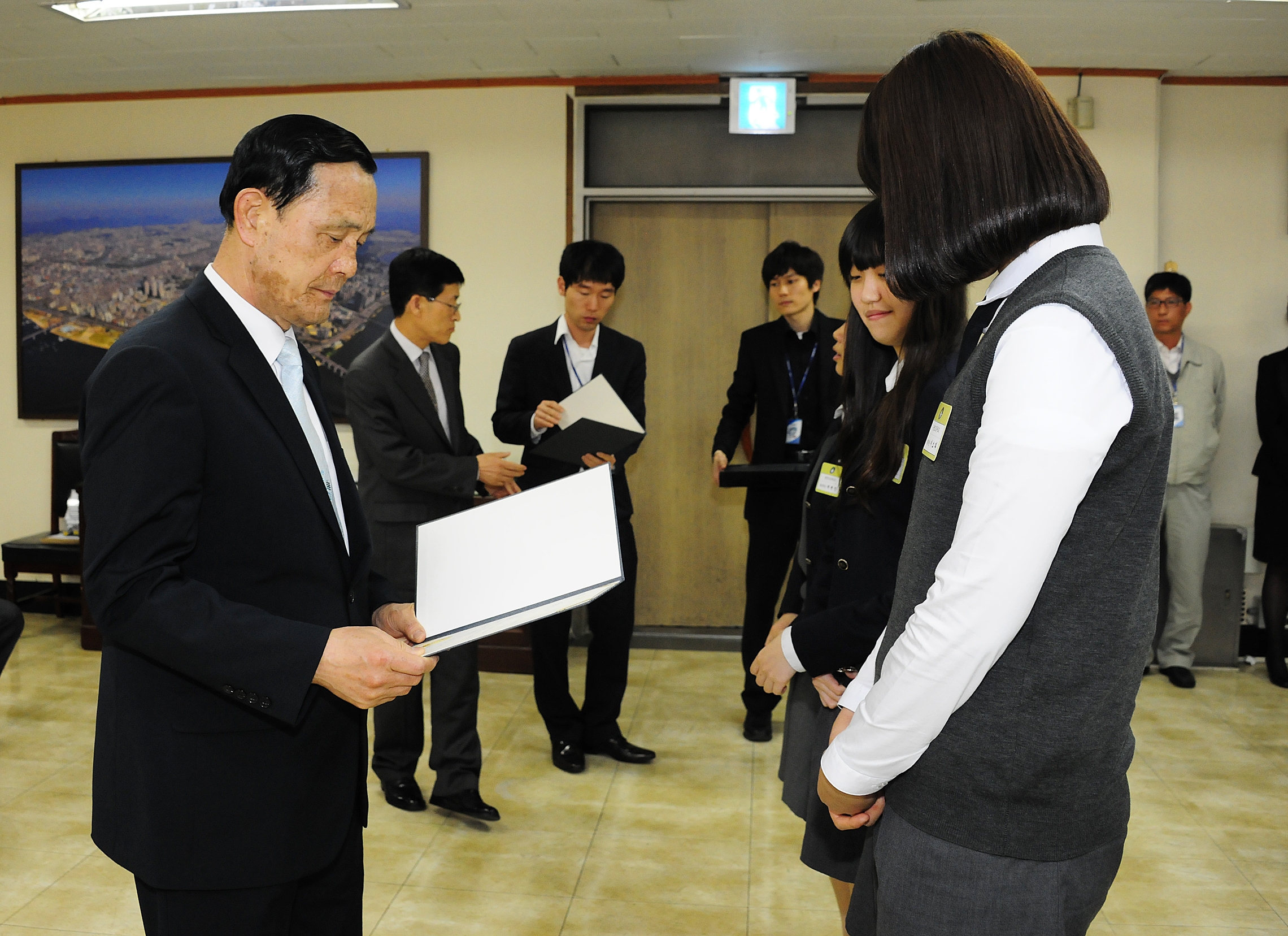 20120416-광진구 장학위원회 장학증서 수여식 51701.JPG