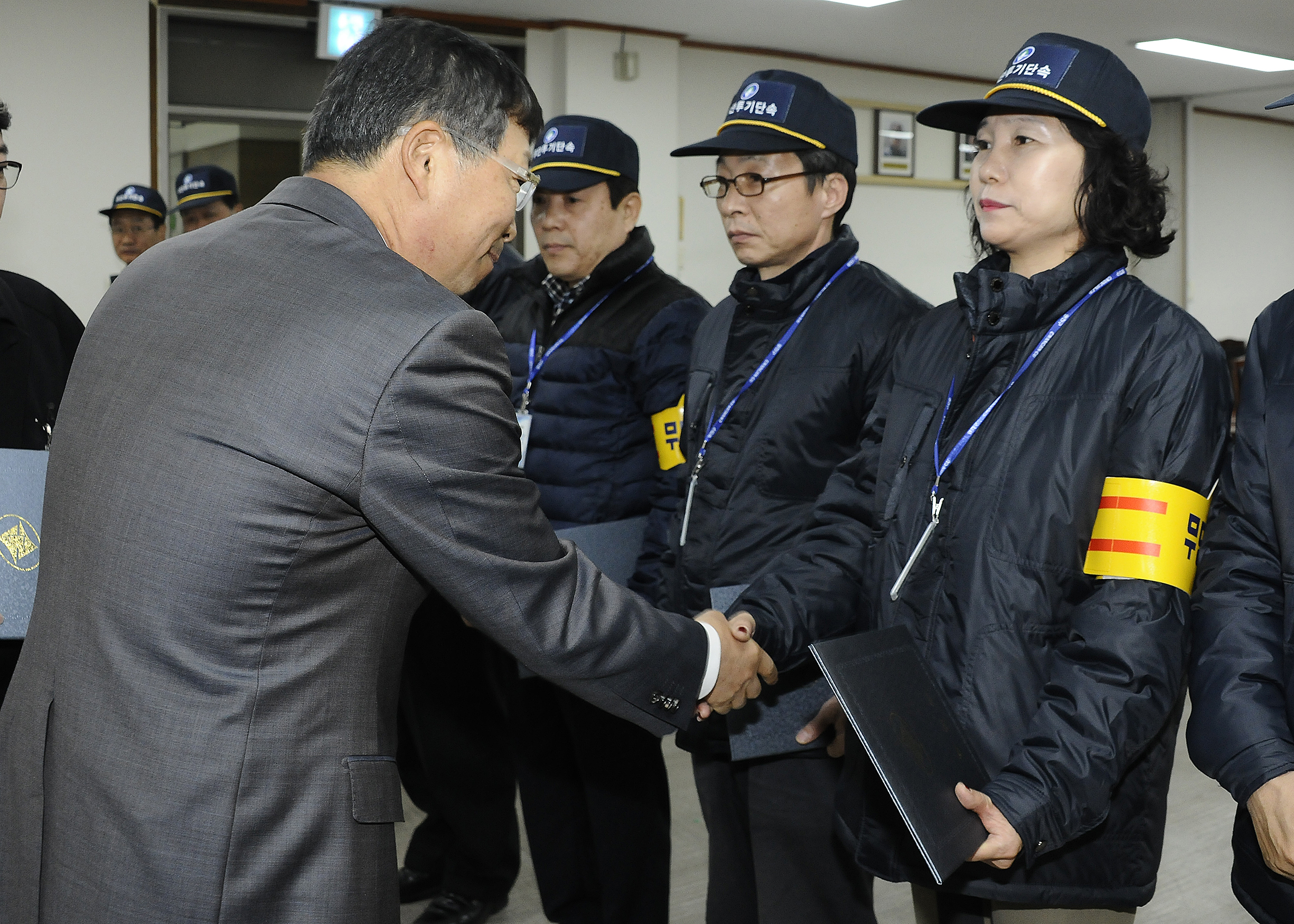 20151106-청소과 임명장수여 128457.JPG