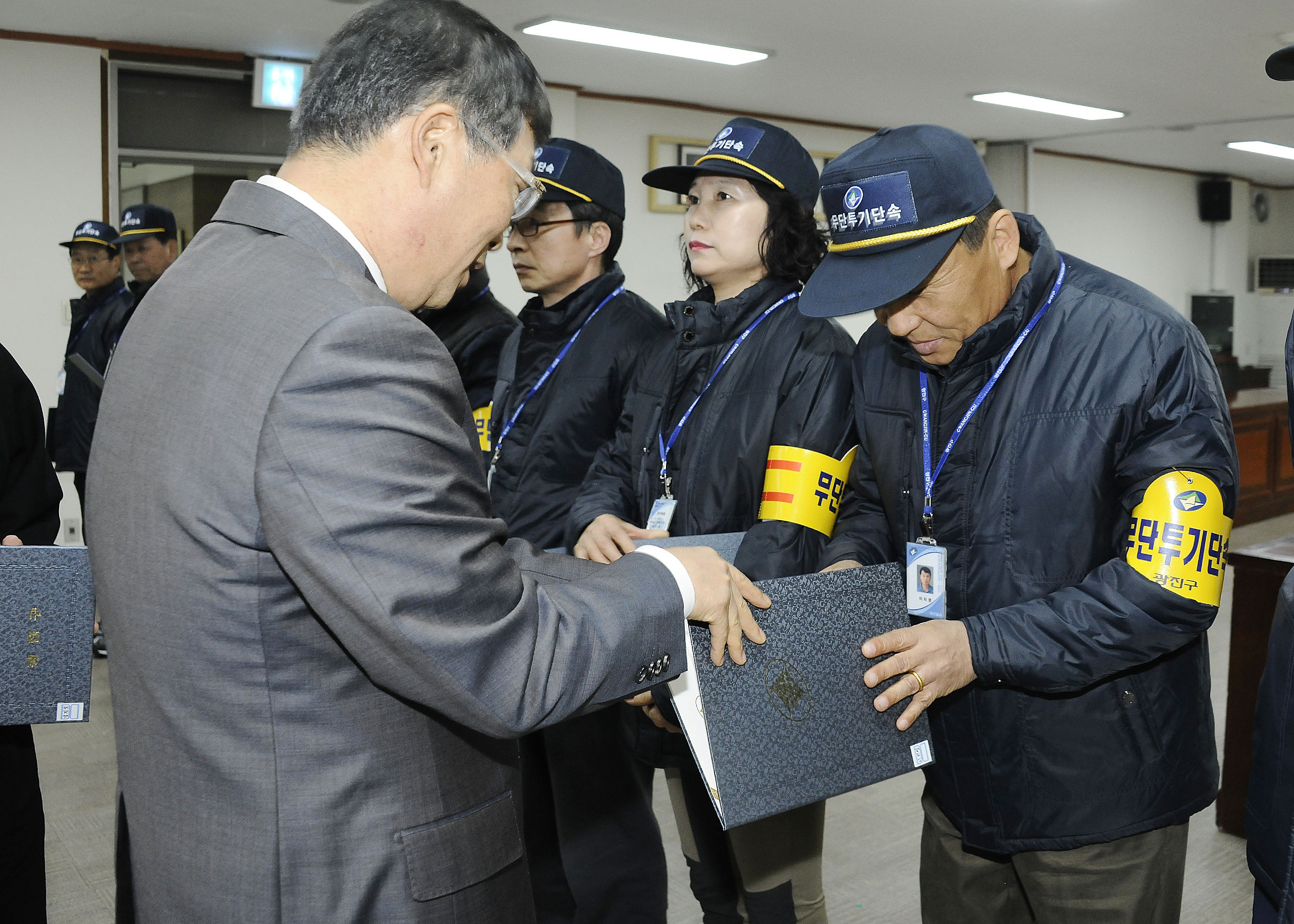 20151106-청소과 임명장수여 128459.JPG