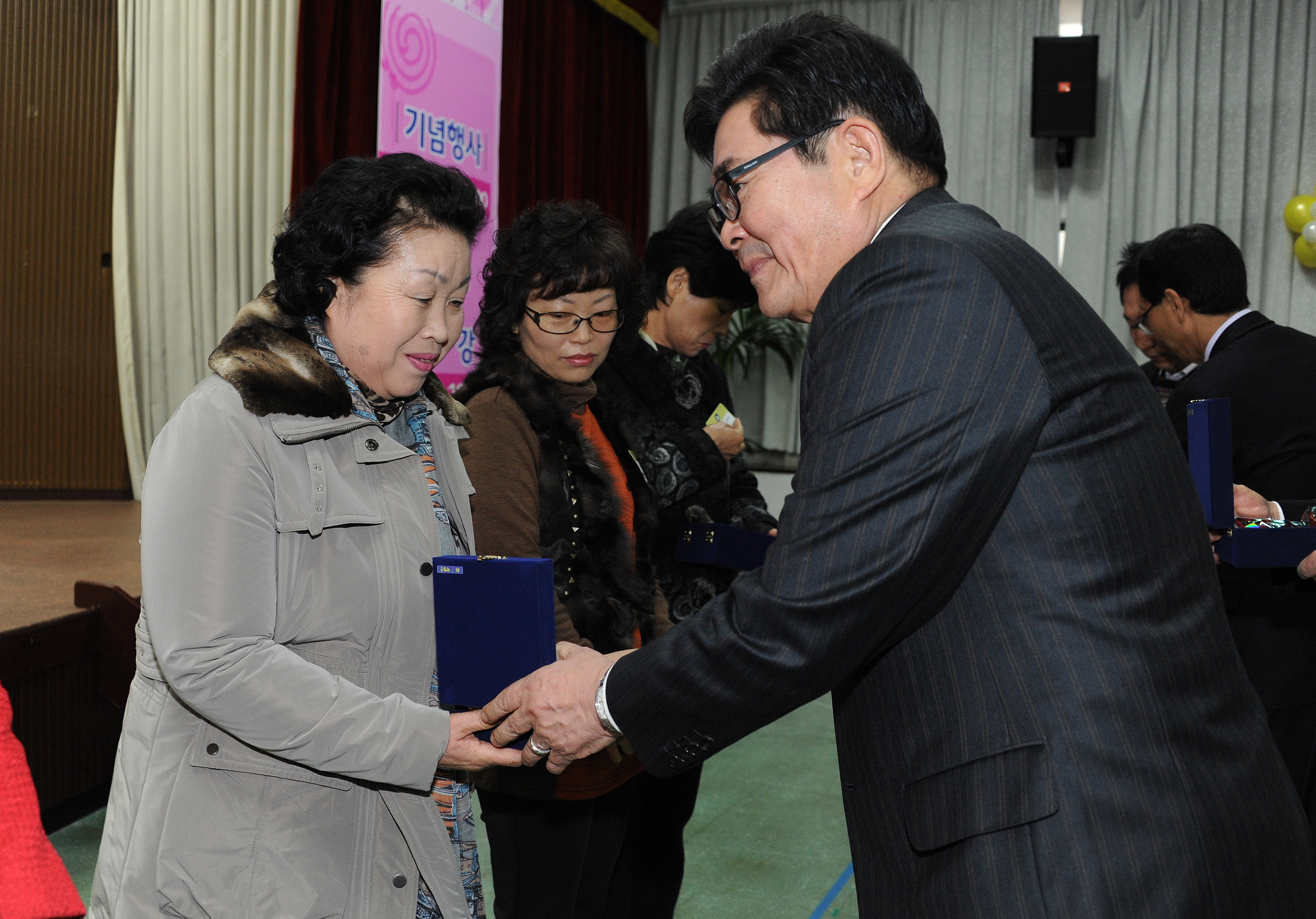 20121205-자원봉사자의 날 기념행사 수상식 65903.JPG