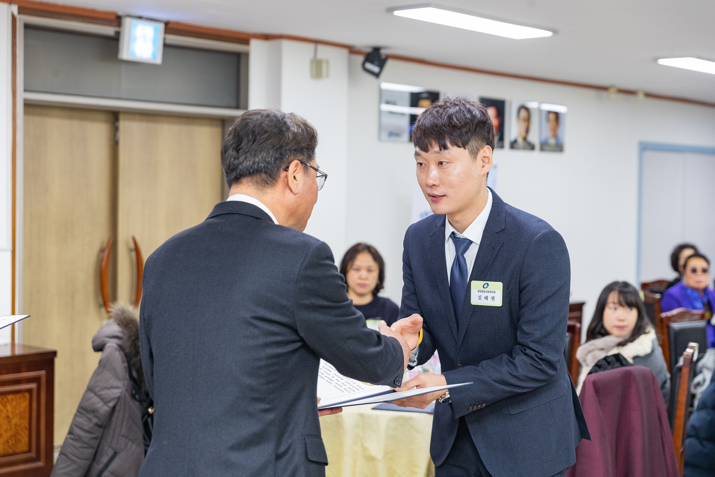 20181129-11월 정기 구민표창 수여식 179782.jpg