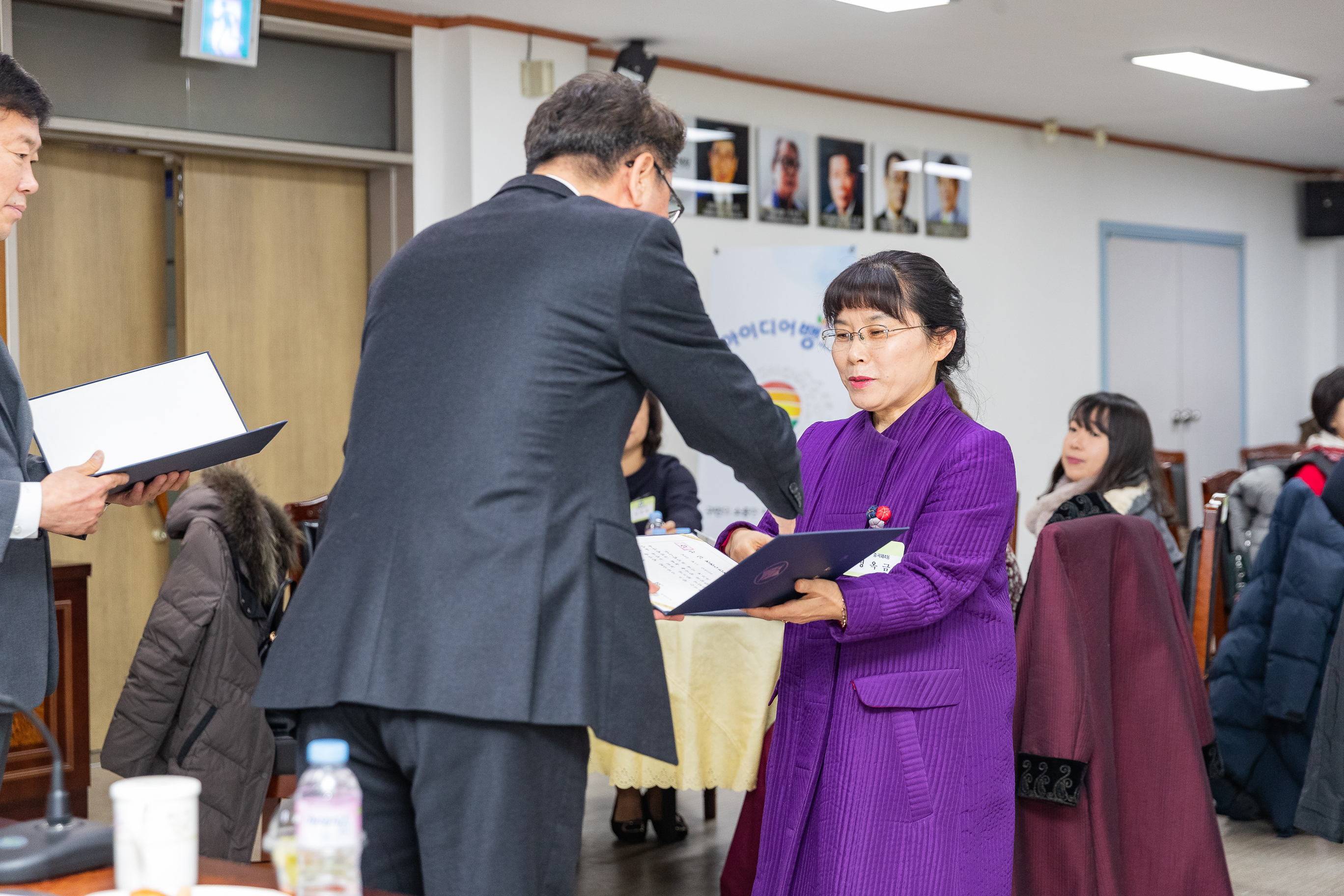 20181129-11월 정기 구민표창 수여식 179808.jpg