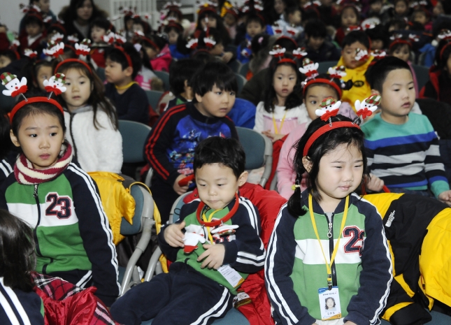 20151222-민간어린이집연합회 사랑나눔 저금통 모으기 행사 131359.JPG