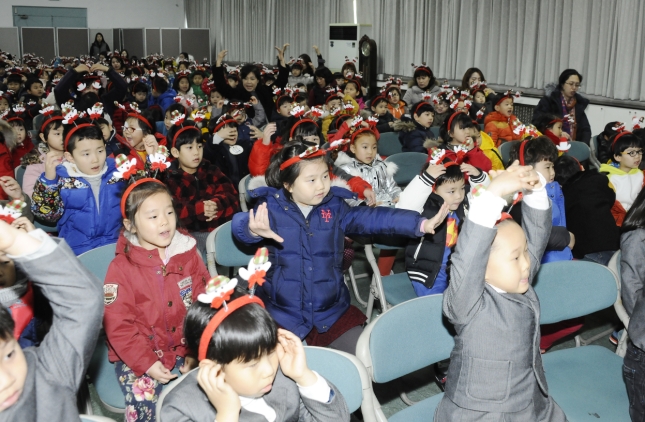 20151222-민간어린이집연합회 사랑나눔 저금통 모으기 행사 131383.JPG